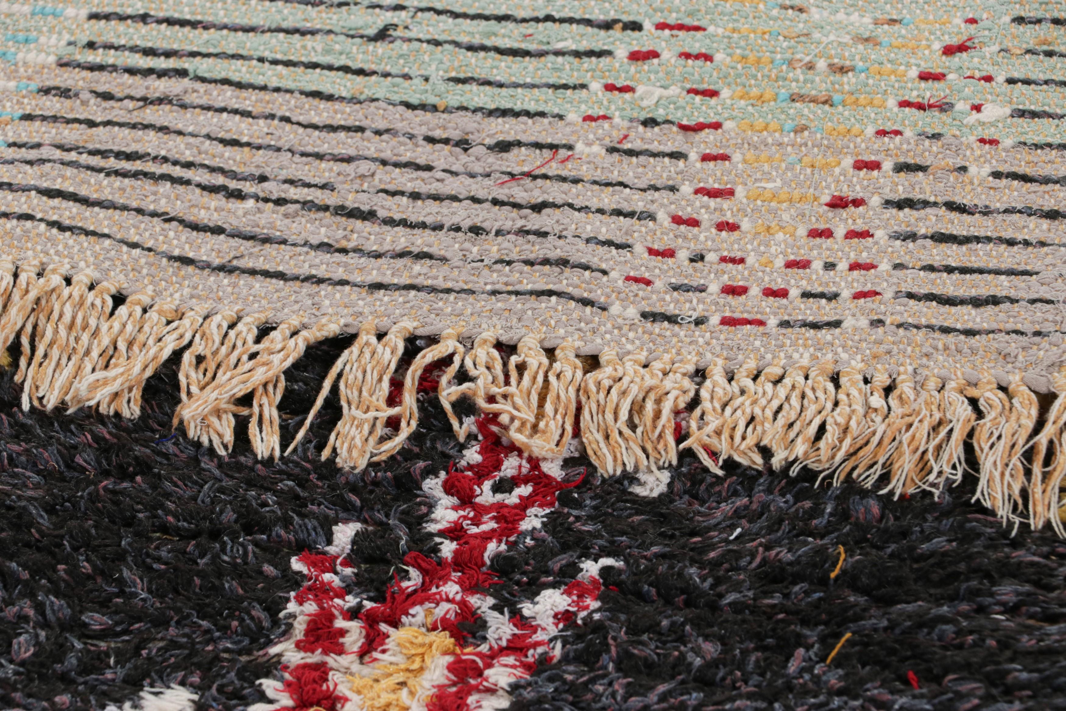 Vintage Marokkanischer Läufer in Schwarz mit bunten Medaillons - Rug & Kilim im Angebot 1