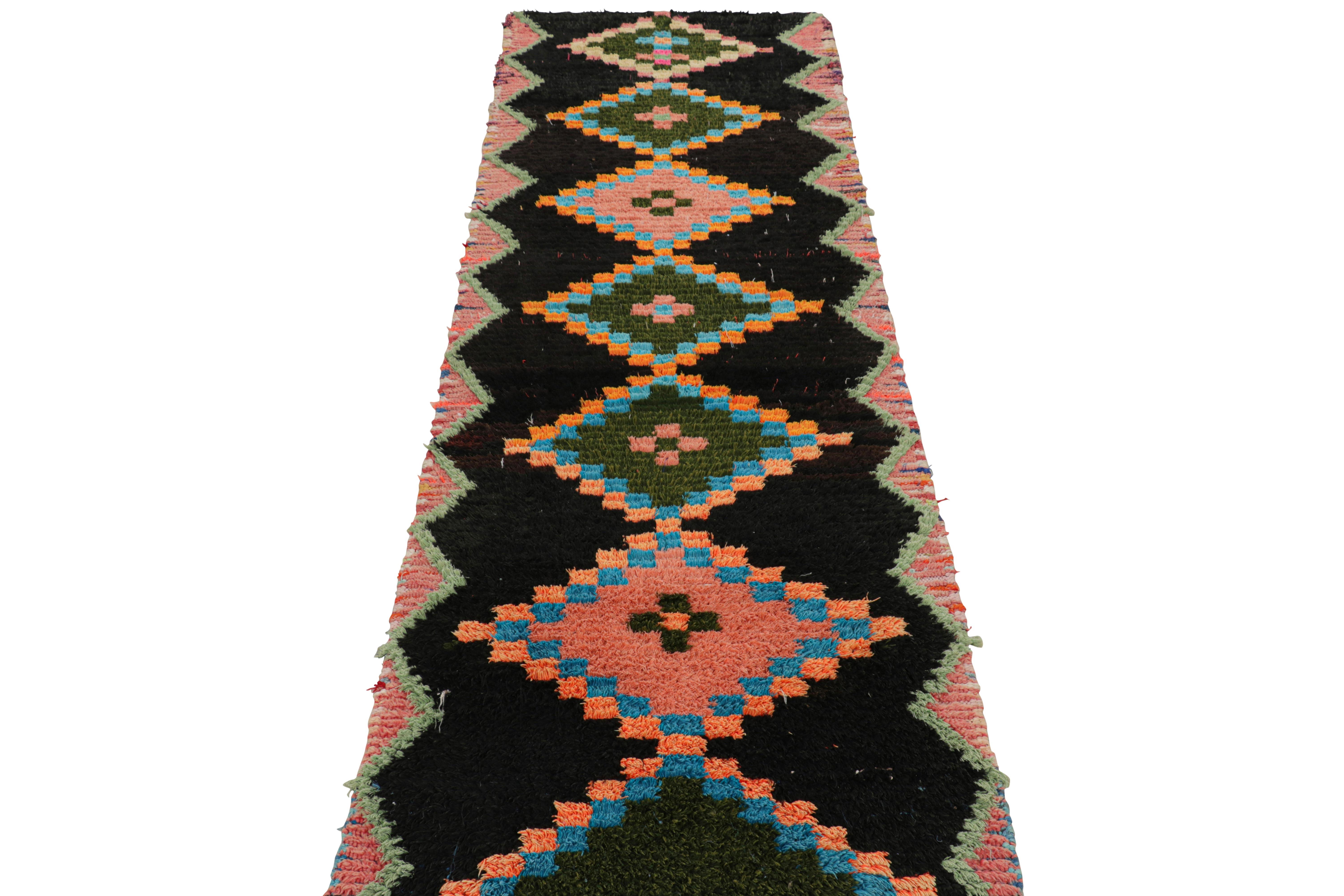 Annodato a mano Tappeto marocchino vintage in nero con medaglioni, da Rug & Kilim in vendita