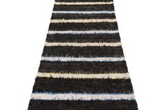 Alfombra marroquí vintage negra con rayas blancas, de Rug & Kilim