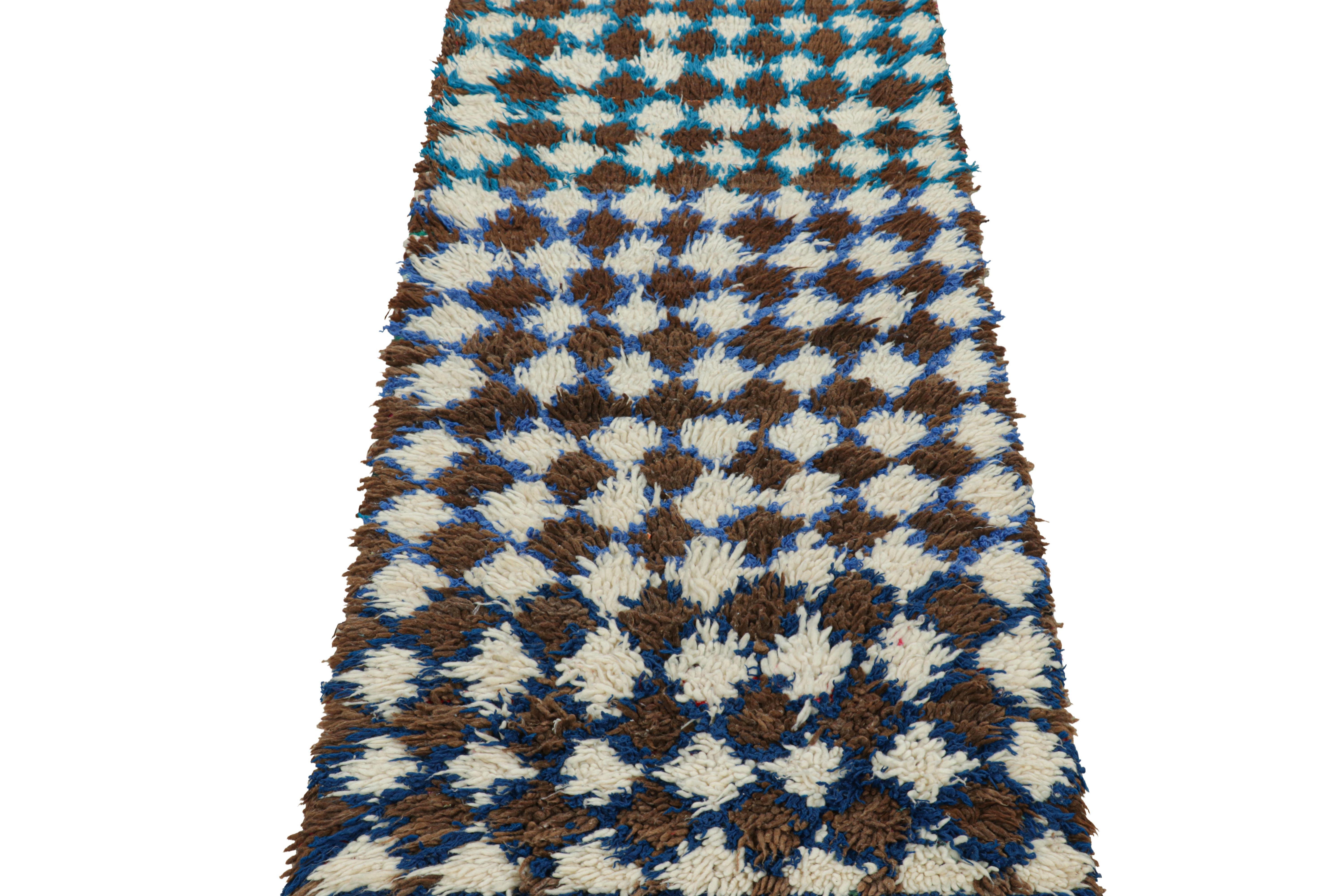 Alfombra marroquí vintage con diseño de rombos marrones, blancos y azules  Rug & Kilim en Bueno estado para la venta en Long Island City, NY
