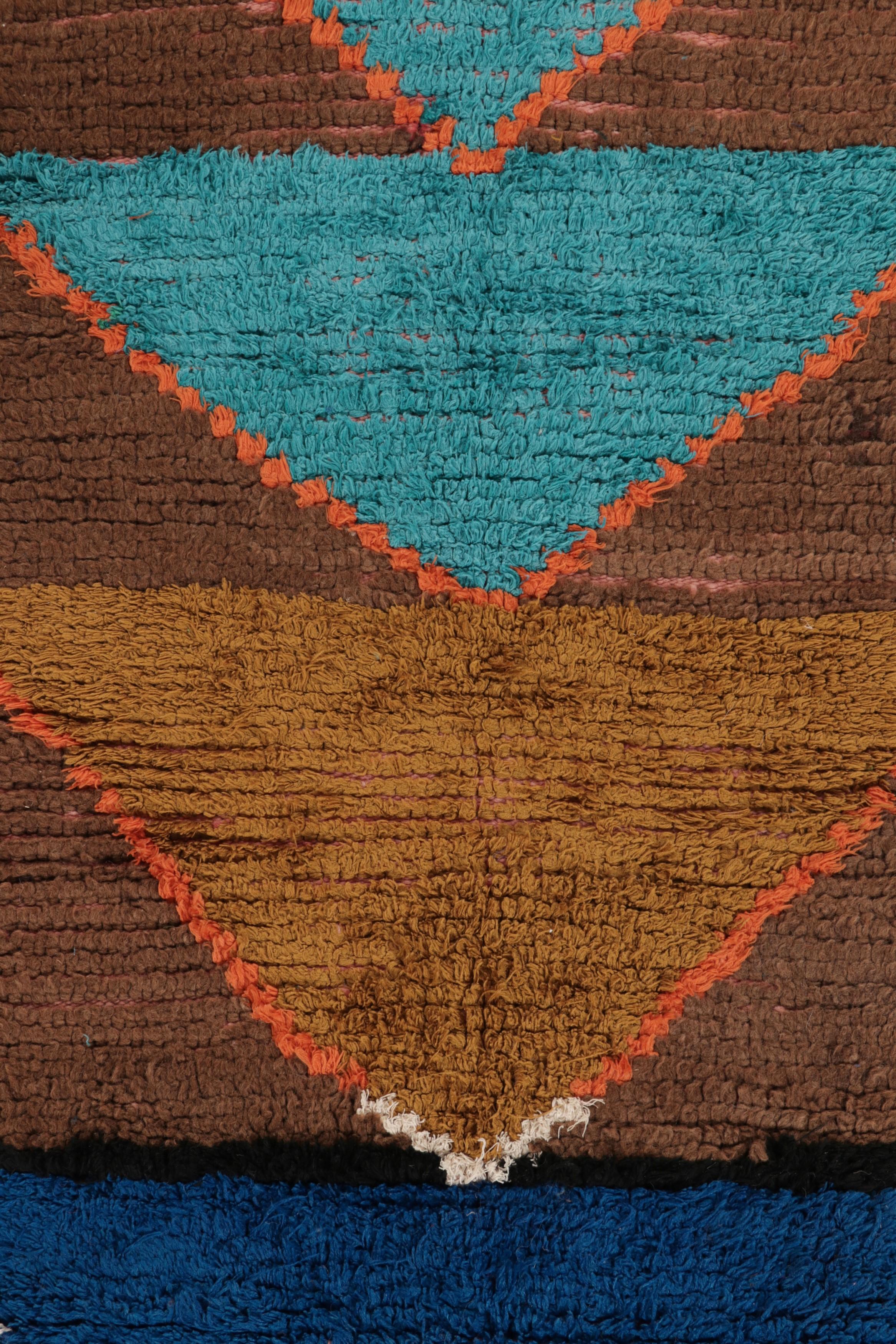 Marokkanischer Vintage-Läufer in Braun mit Chevron-Muster - Rug & Kilim (Stammeskunst) im Angebot