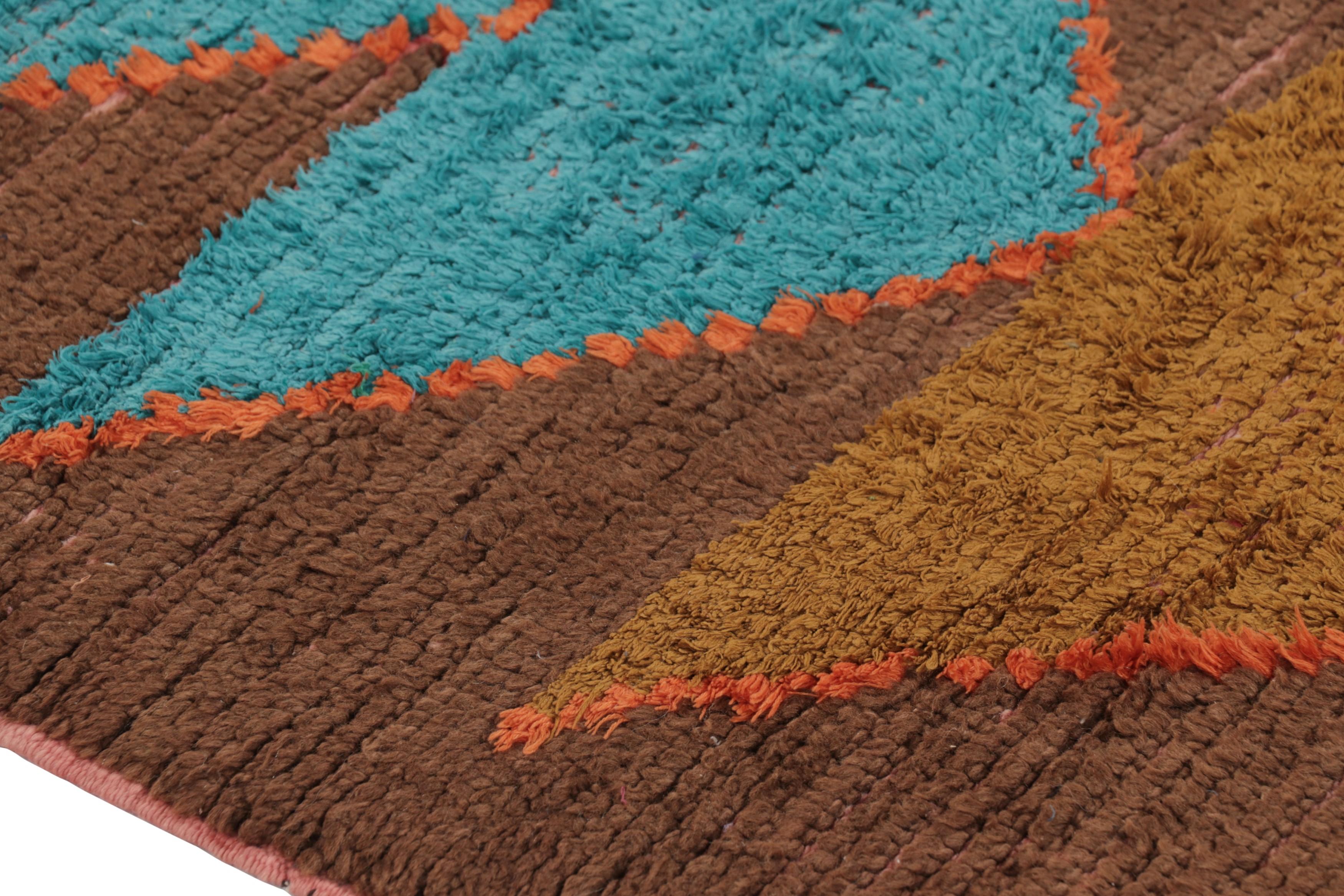 Marokkanischer Vintage-Läufer in Braun mit Chevron-Muster - Rug & Kilim im Zustand „Gut“ im Angebot in Long Island City, NY