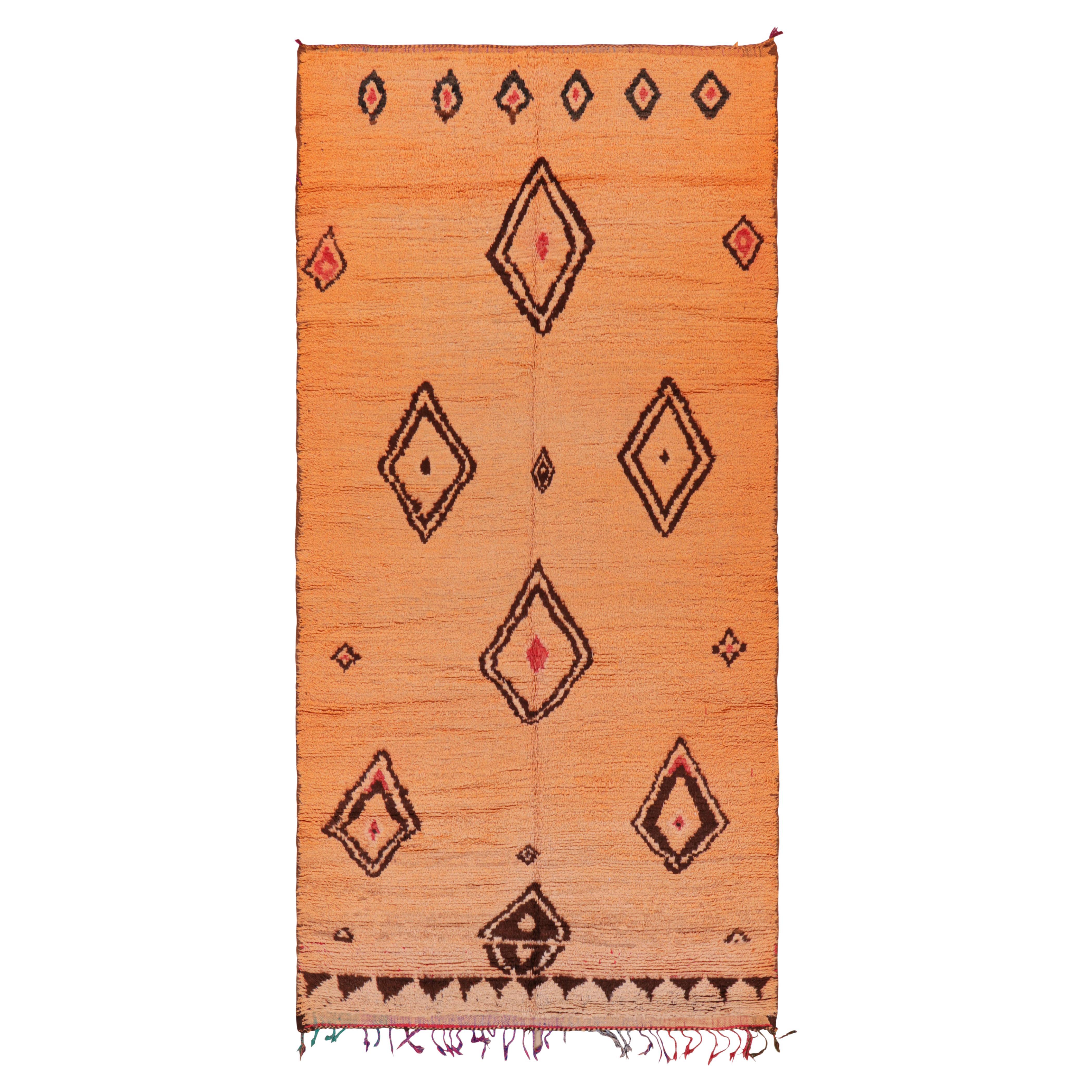 Tappeto marocchino vintage in arancione con motivi a diamante, da Rug & Kilim