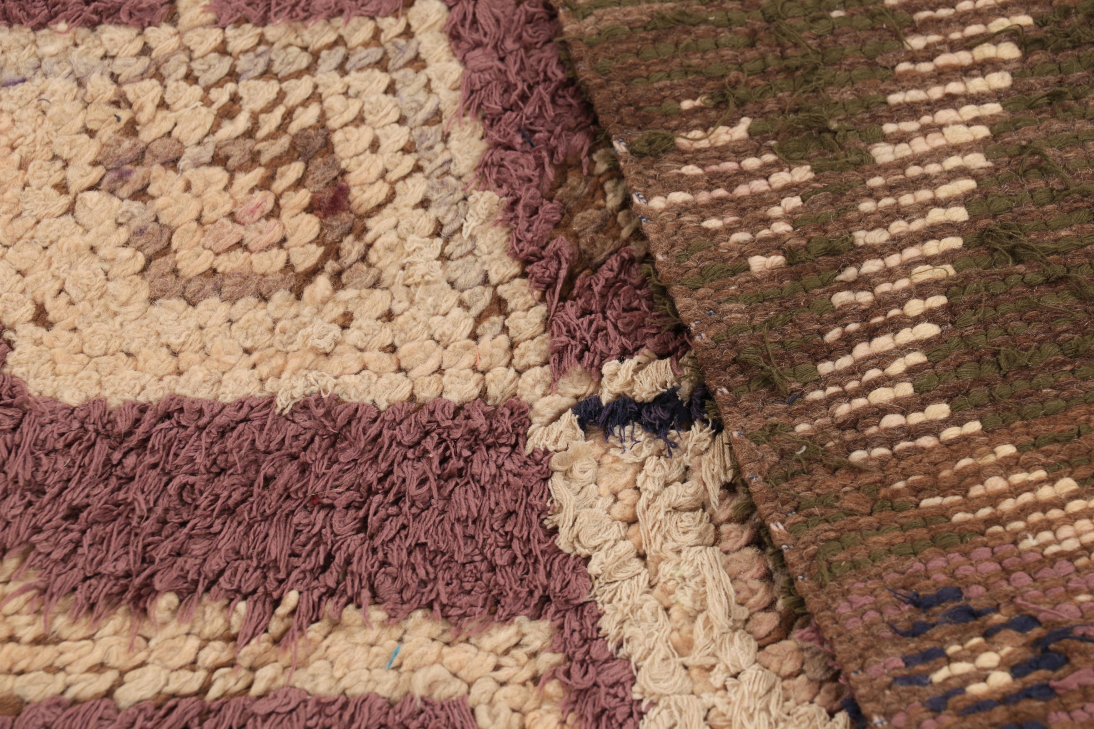 Vintage marokkanischer Läufer in Lila mit Diamant-Gittermuster - Rug & Kilim (Wolle) im Angebot