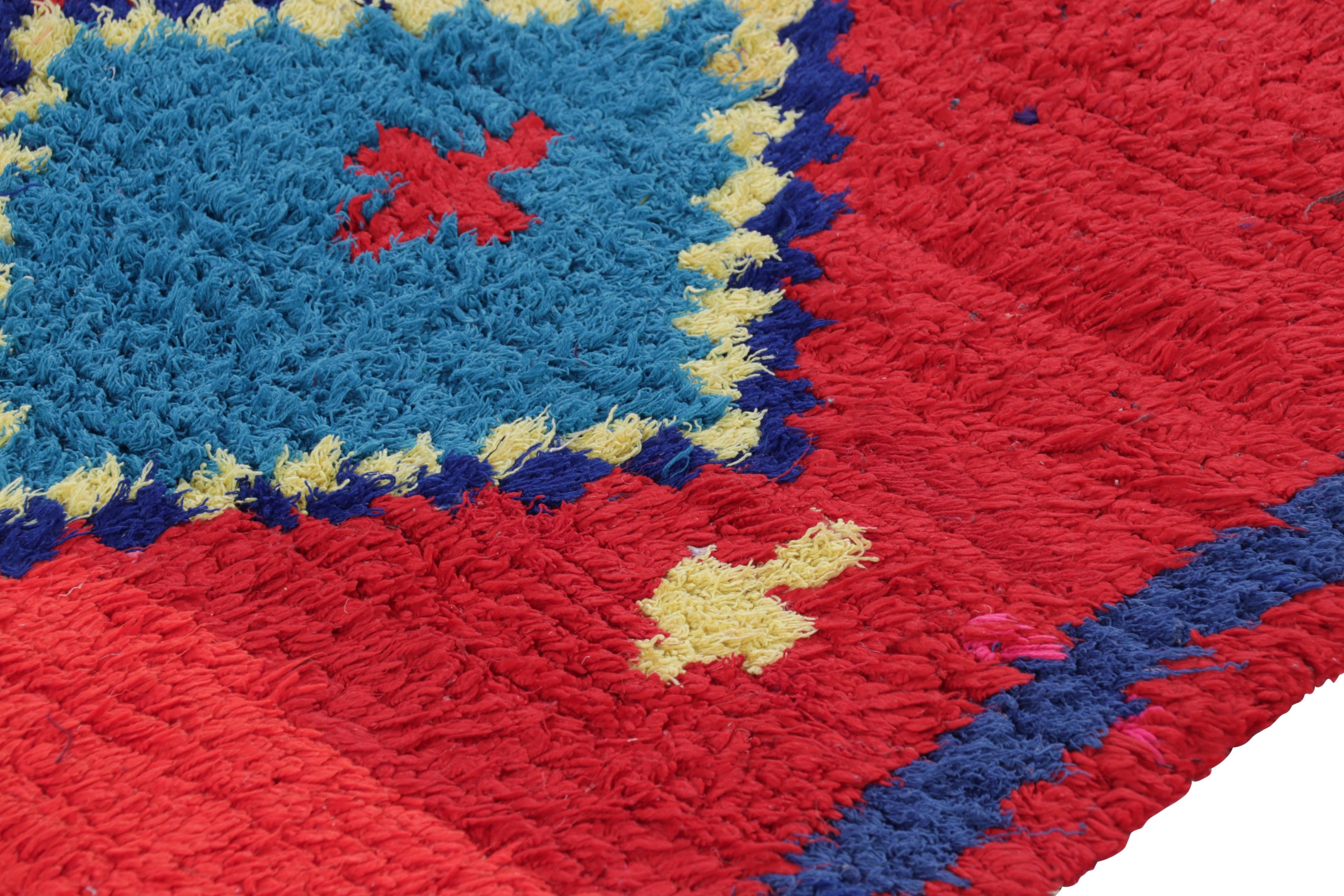 Vintage Marokkanischer Läufer in Rot mit Diamantmedaillons - Rug & Kilim (Stammeskunst) im Angebot