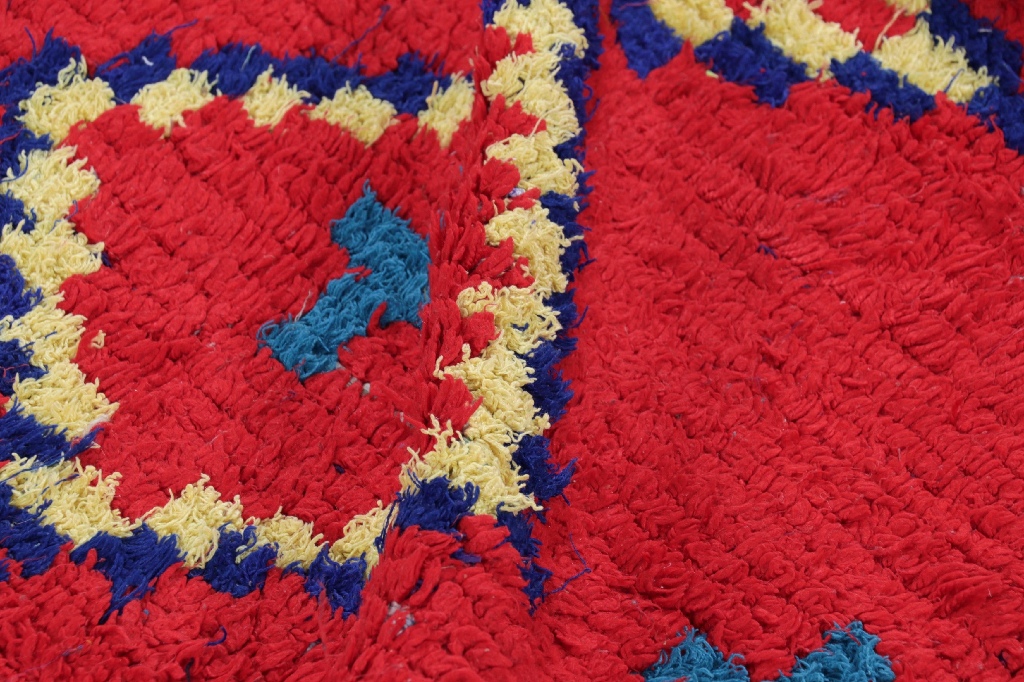 Vintage Marokkanischer Läufer in Rot mit Diamantmedaillons - Rug & Kilim (Wolle) im Angebot