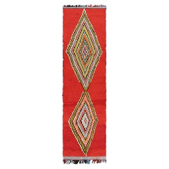 Marokkanischer Vintage-Läufer in Rot mit Diamantmedaillons  Rug & Kilim