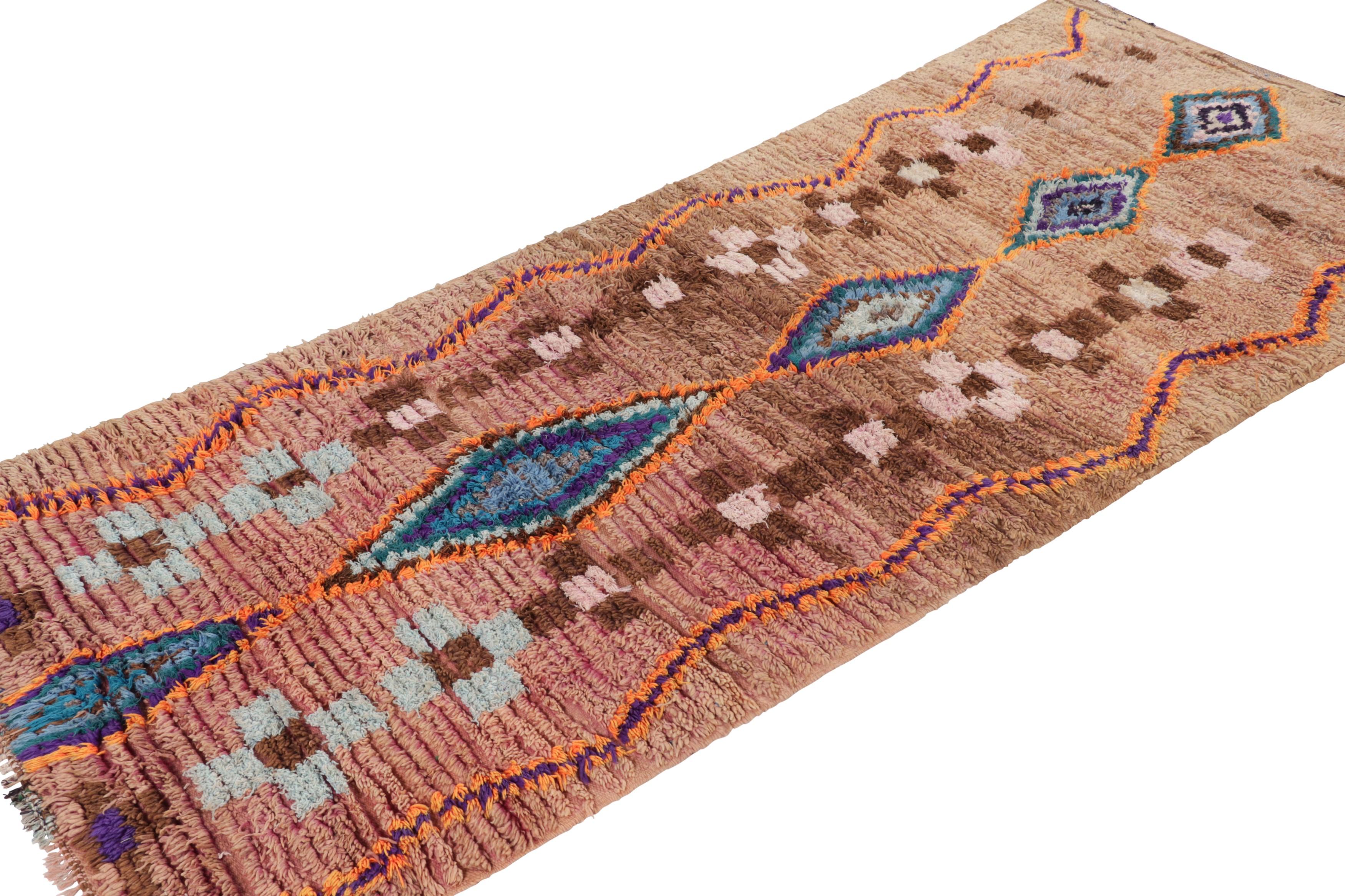 Tappeto marocchino vintage, arancione e beige con motivo geometrico - Rug & Kilim In condizioni buone in vendita a Long Island City, NY