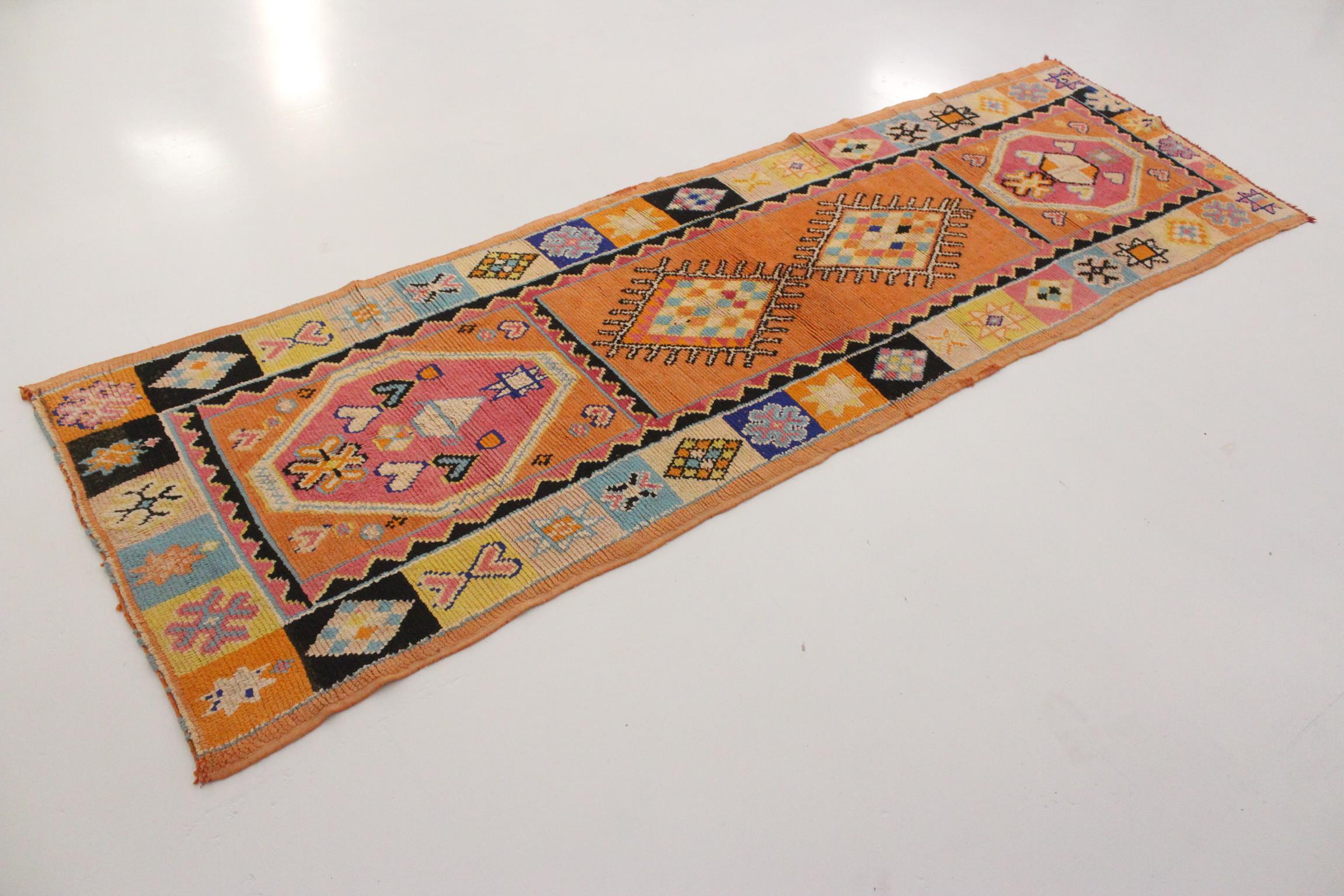 Vintage Moroccan runner rug - Orange/pink/blue - 3.6x11.3feet / 110x345cm In Good Condition For Sale In Marrakech, MA