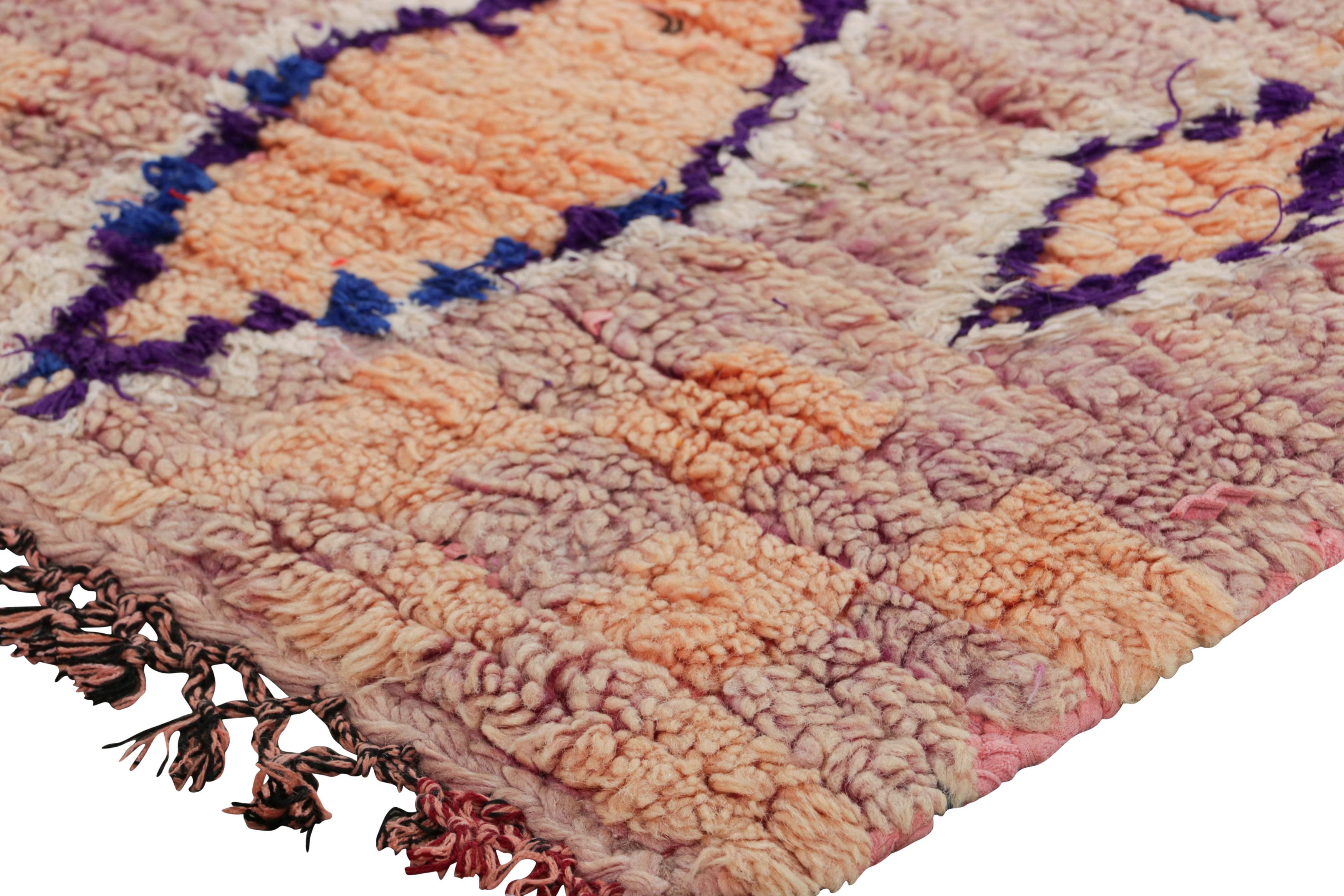 Tappeto marocchino vintage viola e beige con motivi geometrici - Rug & Kilim In condizioni buone in vendita a Long Island City, NY