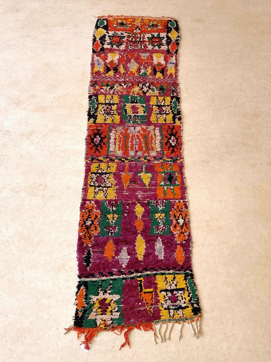 This lovely vintage Boujad runner rug just makes me happy! It shows such joyful and fresh colors and mutliple traditional designs like the usual diamonds and crosses and stars but quite unstructured, almost abstract. Definitely a cool runner rug to