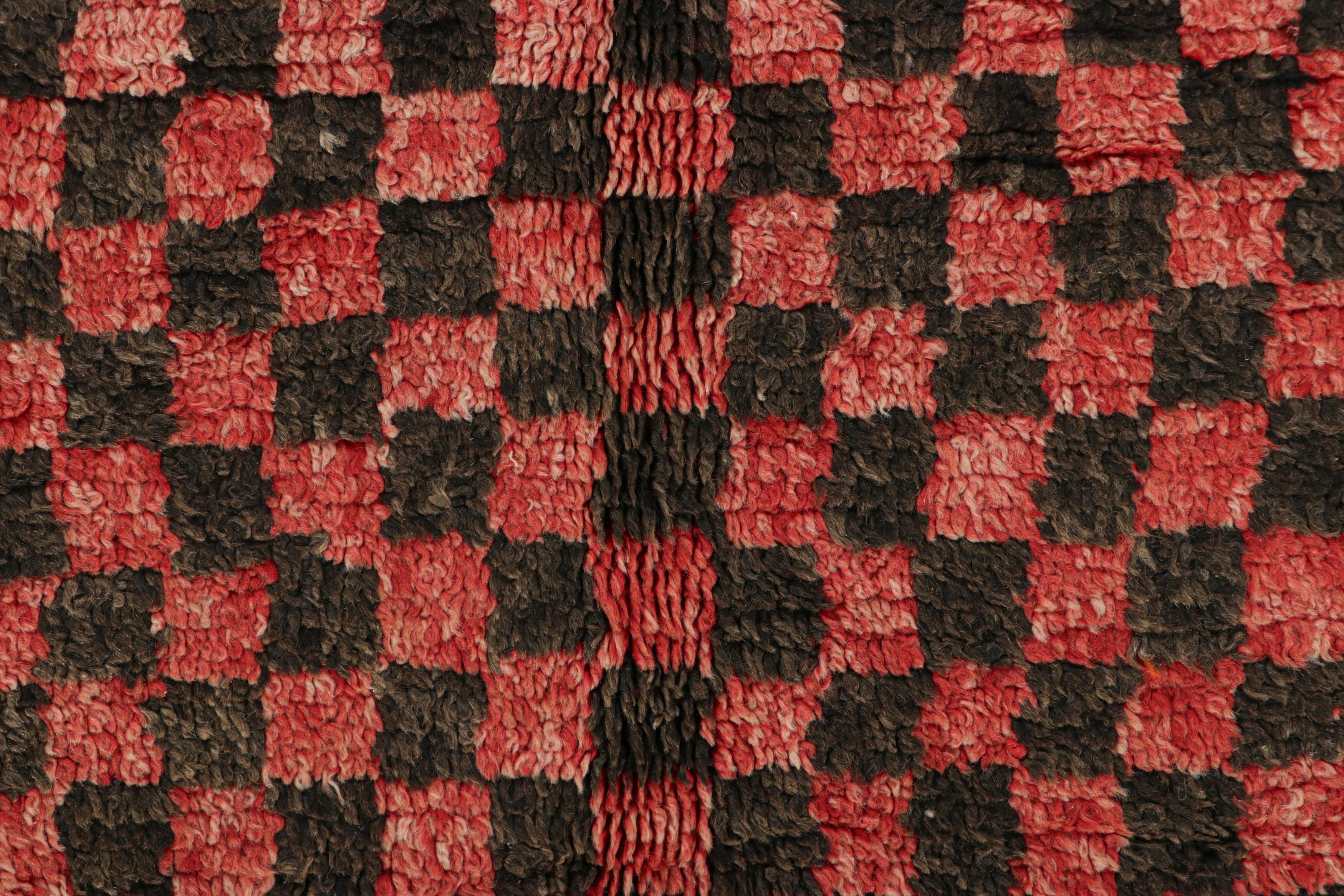 Marocchino Tappeto marocchino vintage, rosso e nero con motivi geometrici - Rug & Kilim in vendita