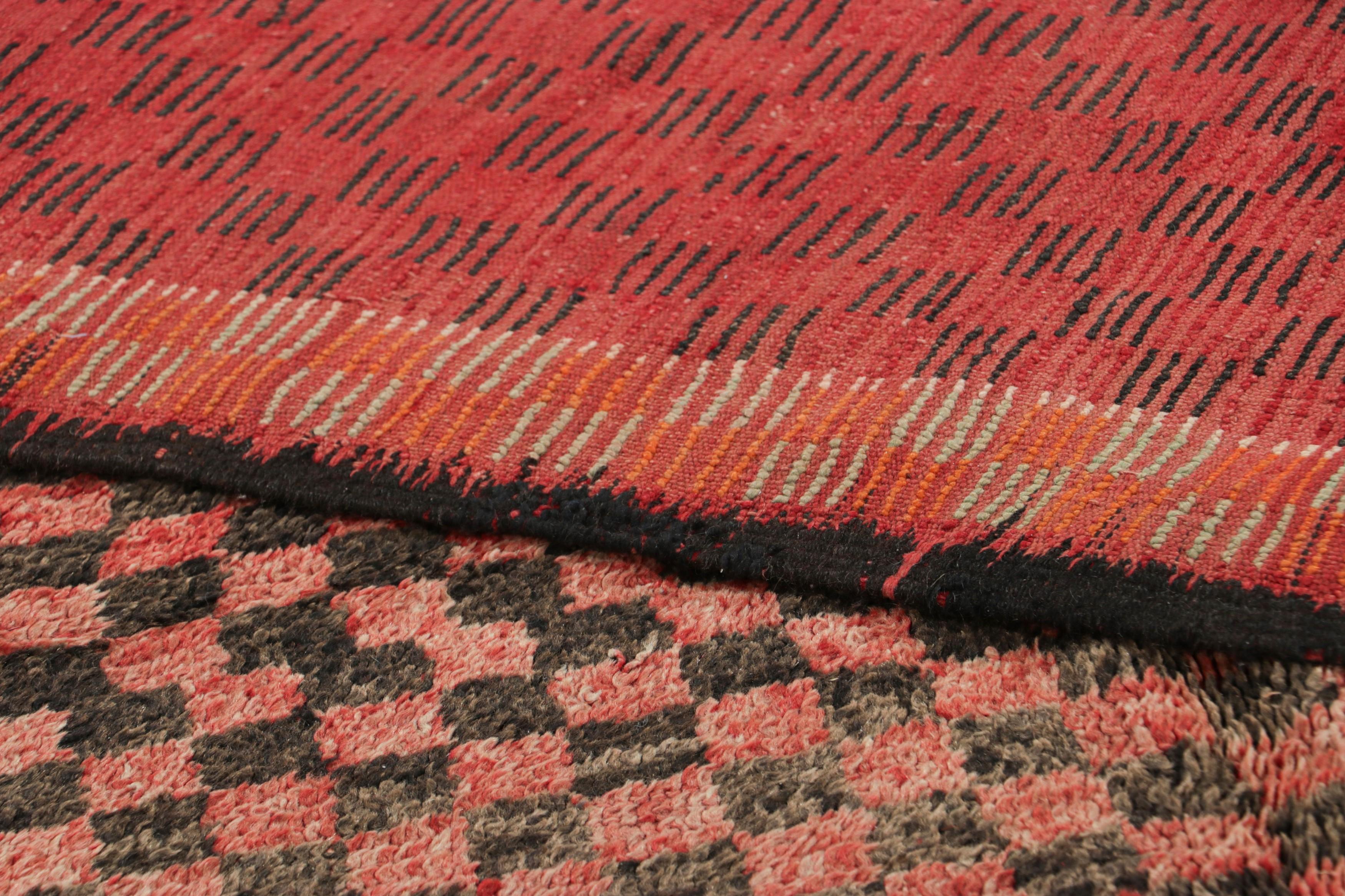 Lana Tappeto marocchino vintage, rosso e nero con motivi geometrici - Rug & Kilim in vendita