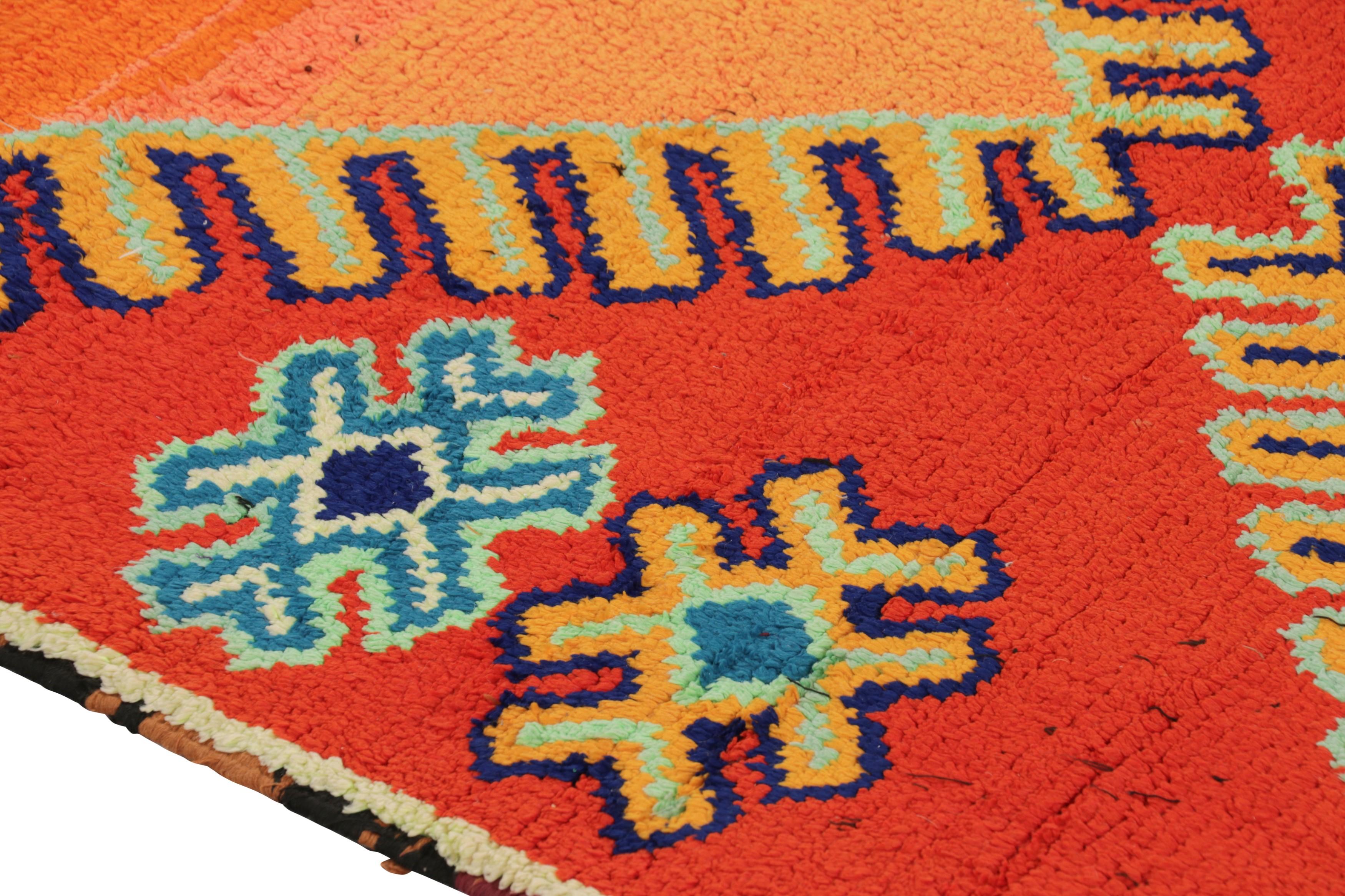 Alfombra marroquí vintage, roja con medallones naranjas y azules - Rug & Kilim Marroquí en venta