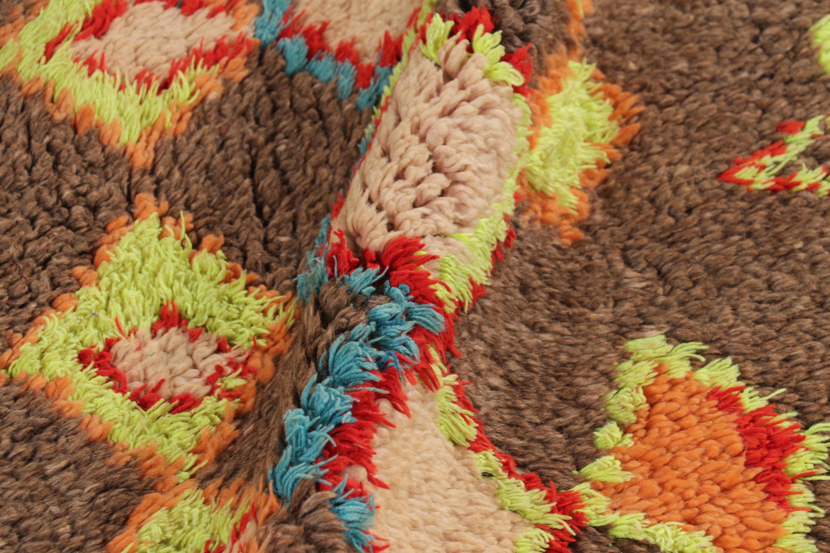 Vintage Marokkanischer Läufer mit bunten Diamant-Medaillons - Rug & Kilim (Wolle) im Angebot