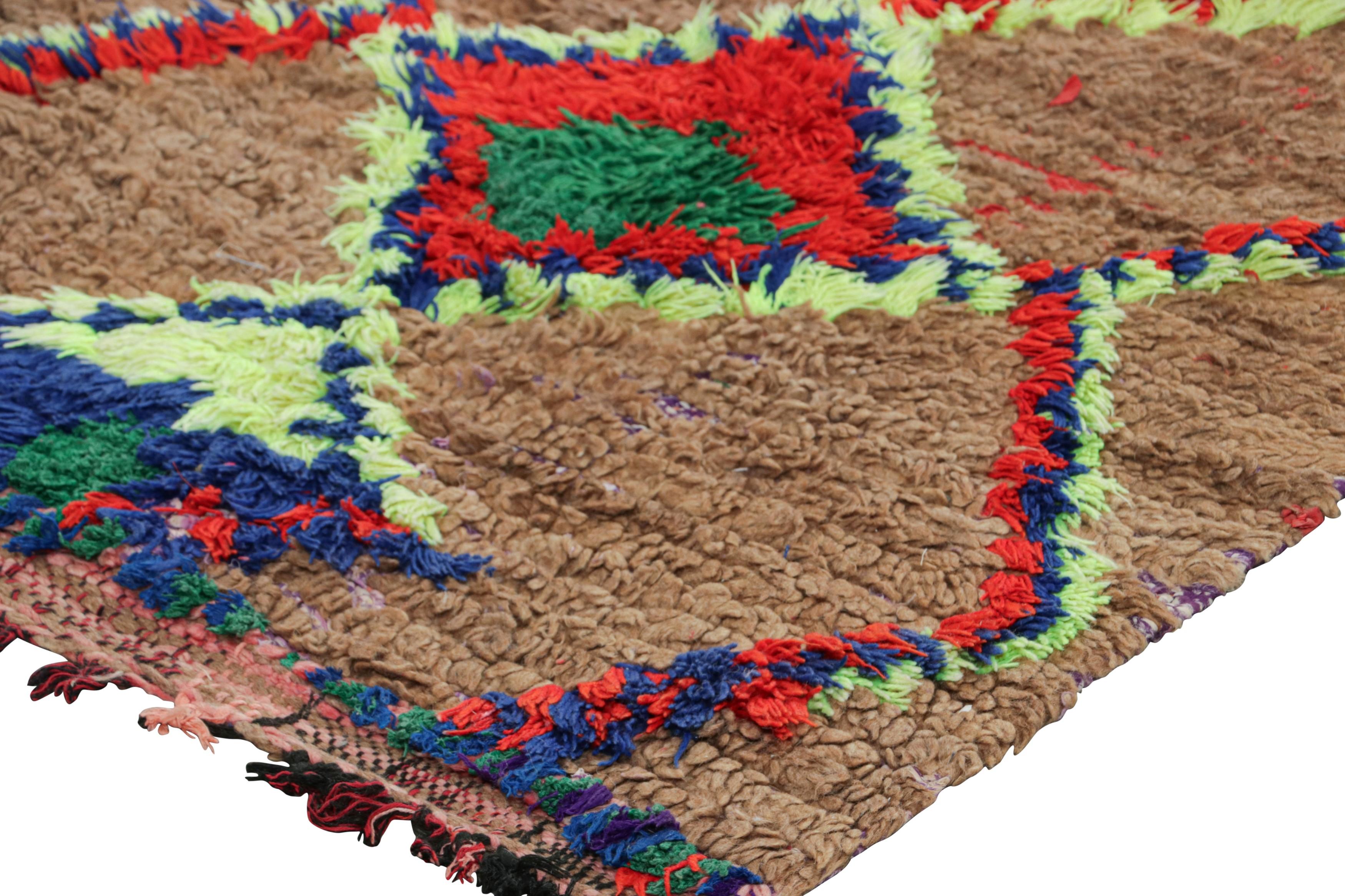 Vintage Marokkanischer Läufer mit bunten geometrischen Medaillons - Rug & Kilim (Mitte des 20. Jahrhunderts) im Angebot