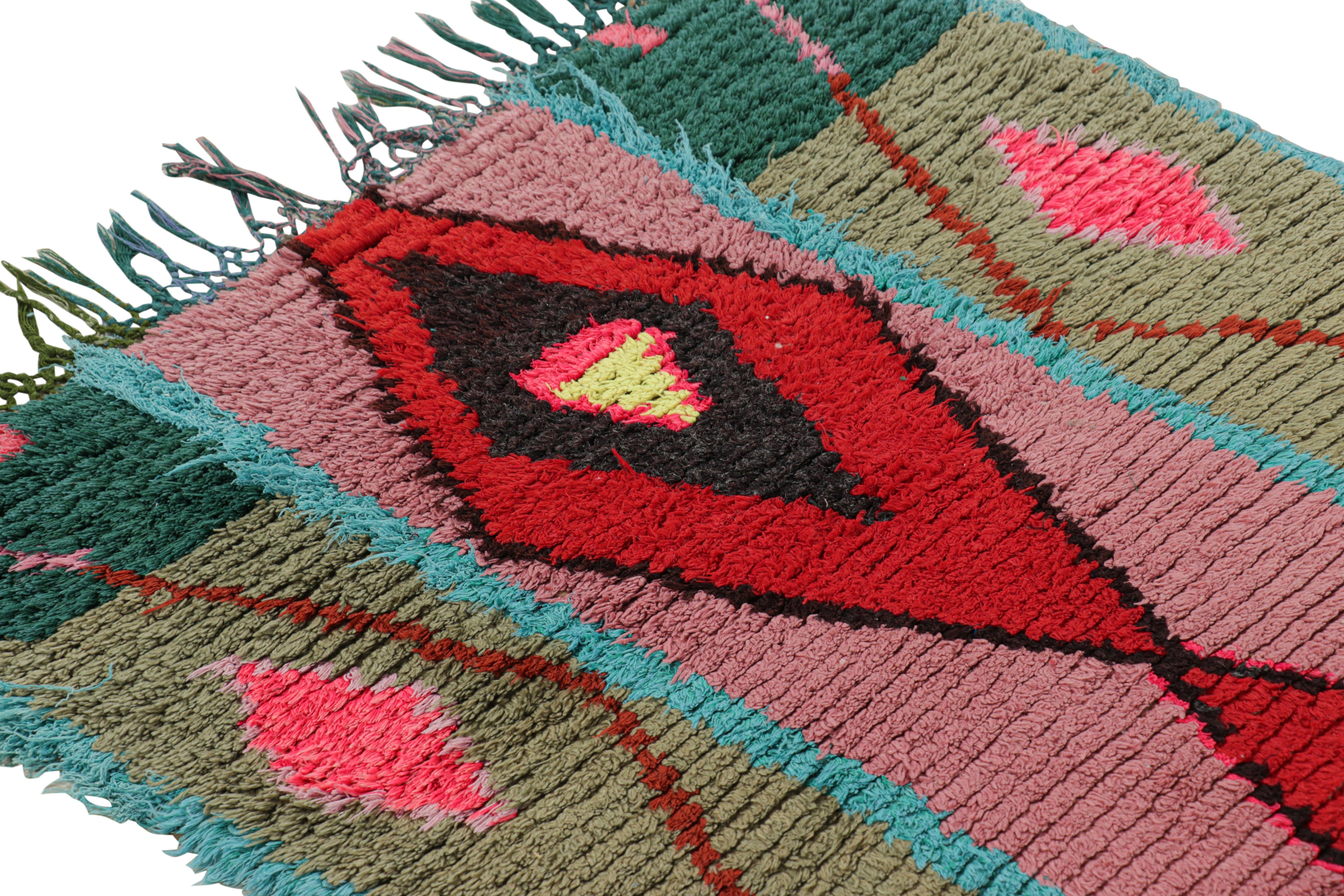 Marokkanischer Vintage-Läufer mit mehrfarbigen Diamantmedaillons, von Rug & Kilim, Vintage (Handgeknüpft) im Angebot