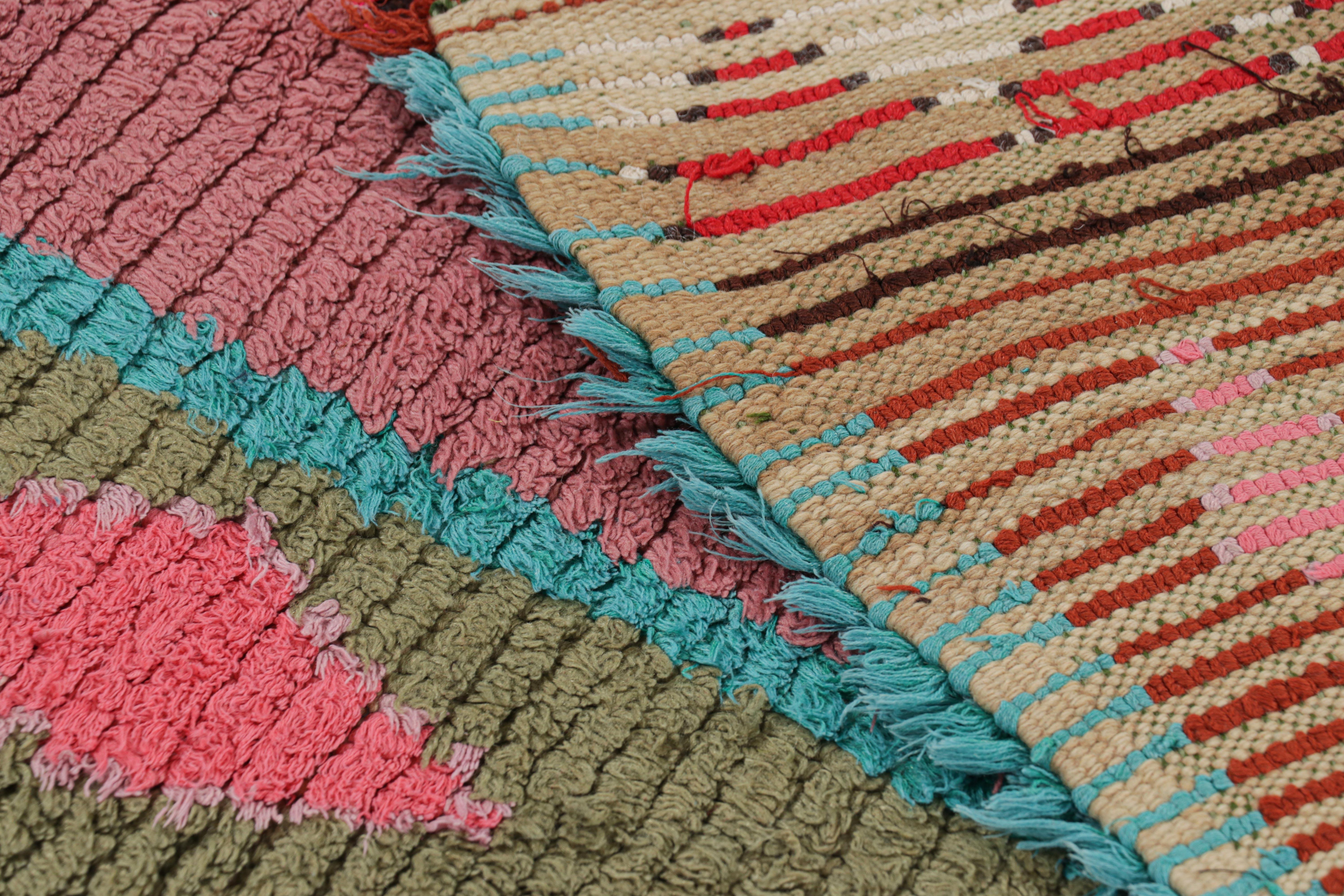 Marokkanischer Vintage-Läufer mit mehrfarbigen Diamantmedaillons, von Rug & Kilim, Vintage im Angebot 1