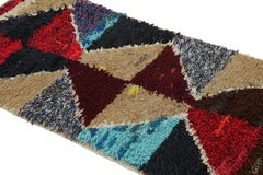 Marokkanischer Vintage-Läufer mit mehrfarbigen Diamantmedaillons  Rug & Kilim