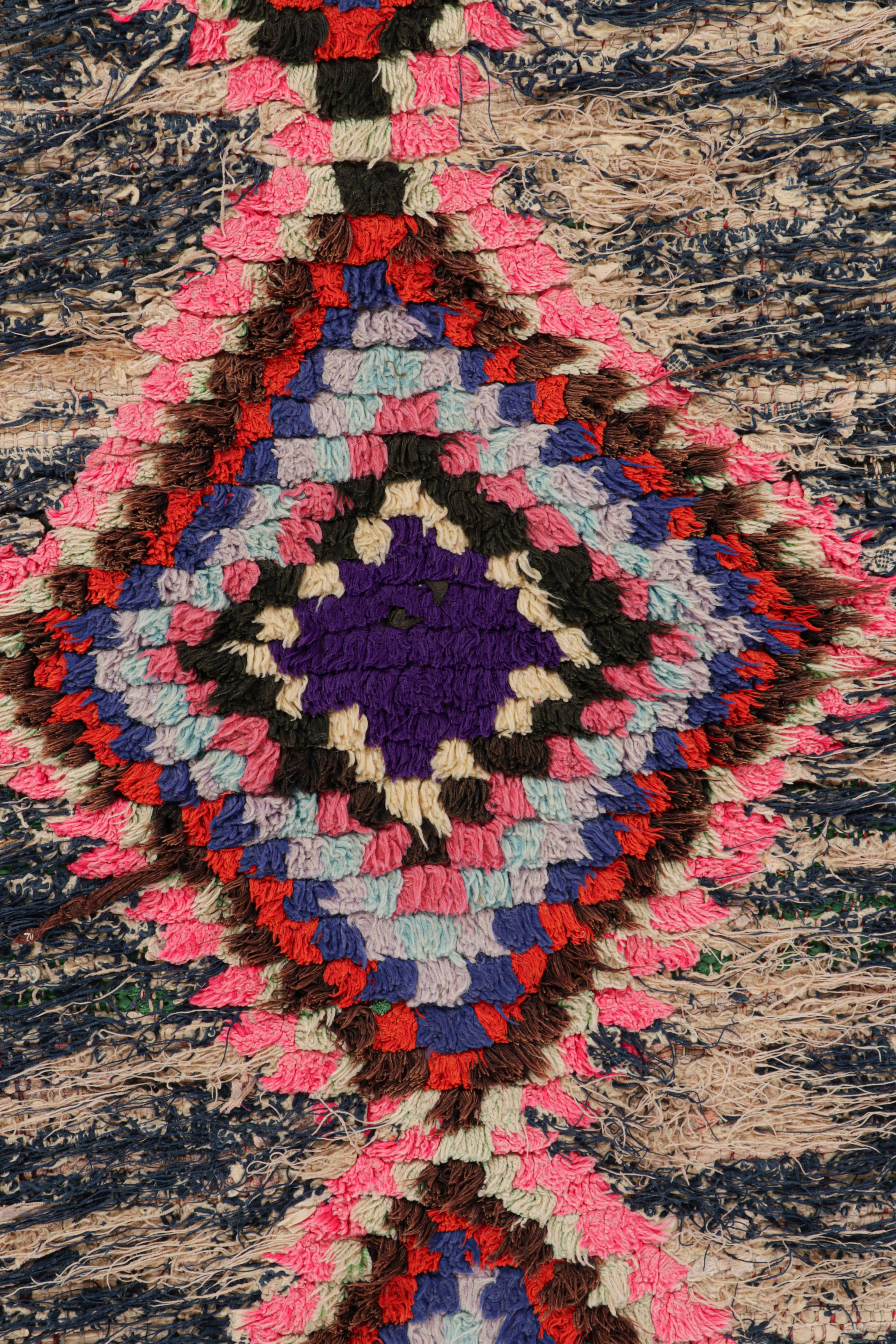 Marocchino Runner marocchino vintage con medaglioni a diamante policromi, da Rug & Kilim in vendita