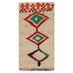 Marokkanischer Vintage-Läufer mit polychromen Diamantmedaillons, von Rug & Kilim