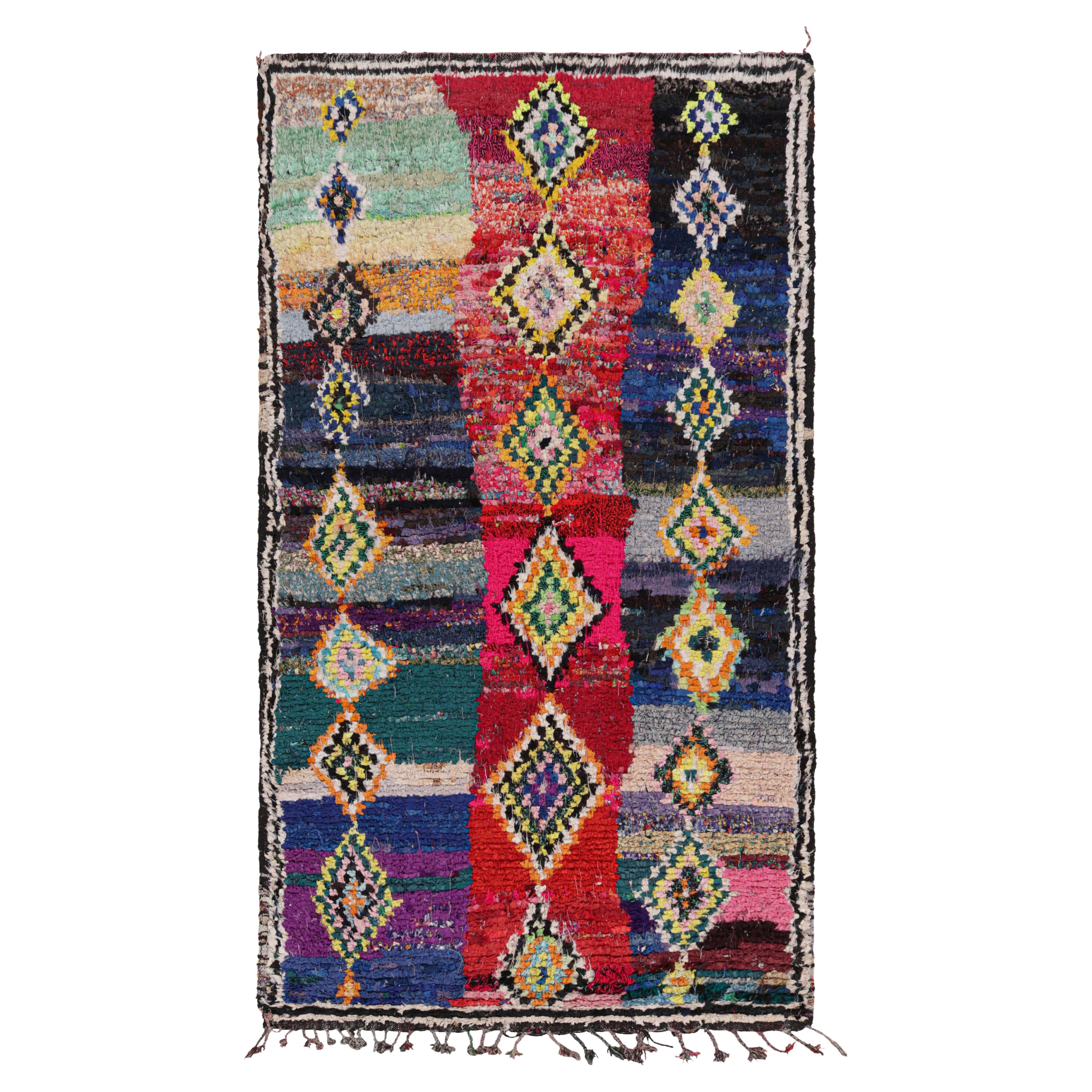Runner marocchino vintage con medaglioni a diamante policromi, da Rug & Kilim