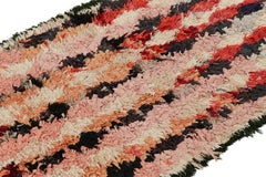 Runner marocchino vintage con motivi geometrici policromatici, da Rug & Kilim