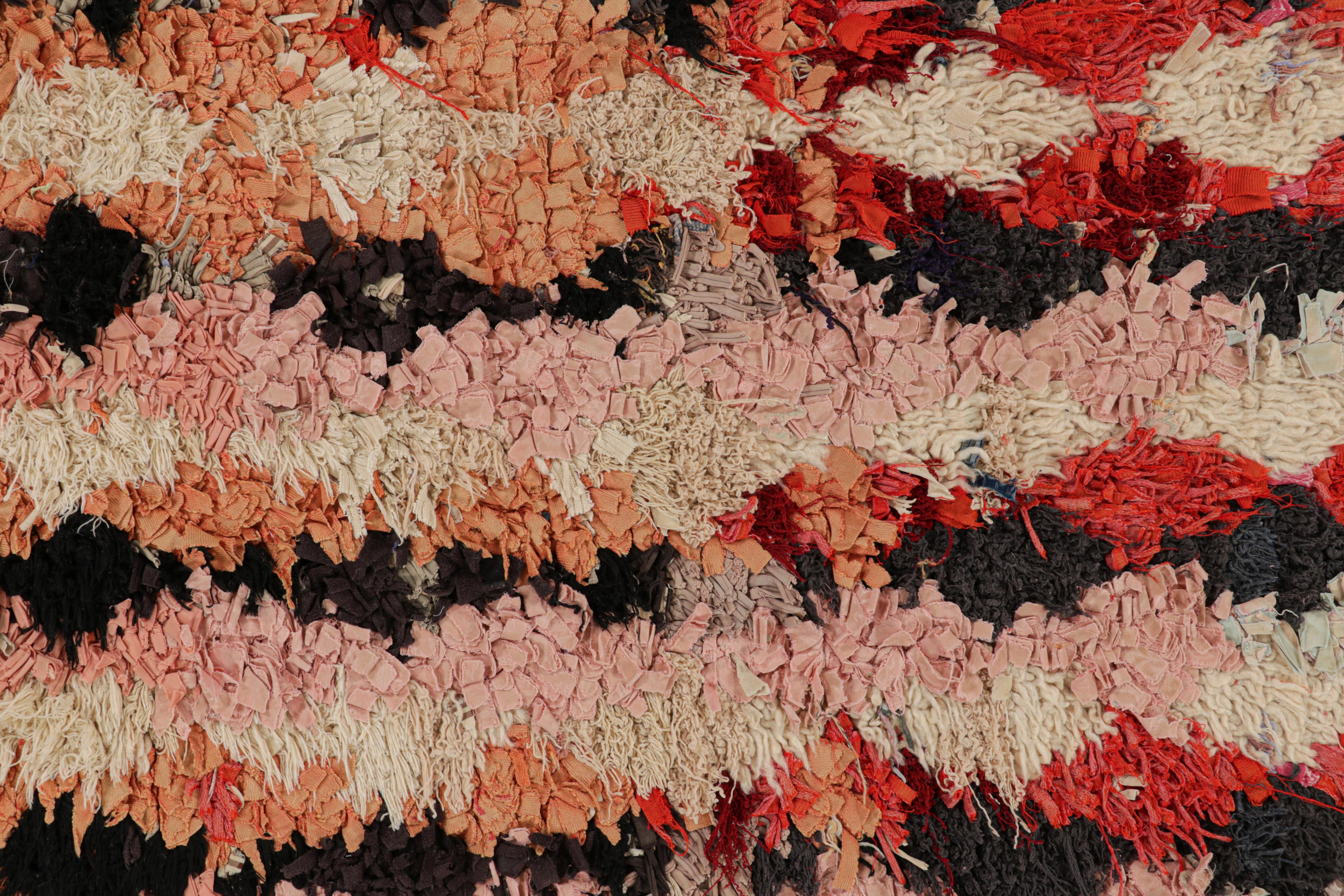 Alfombra marroquí vintage con motivos geométricos policromados, de Rug & Kilim Marroquí en venta