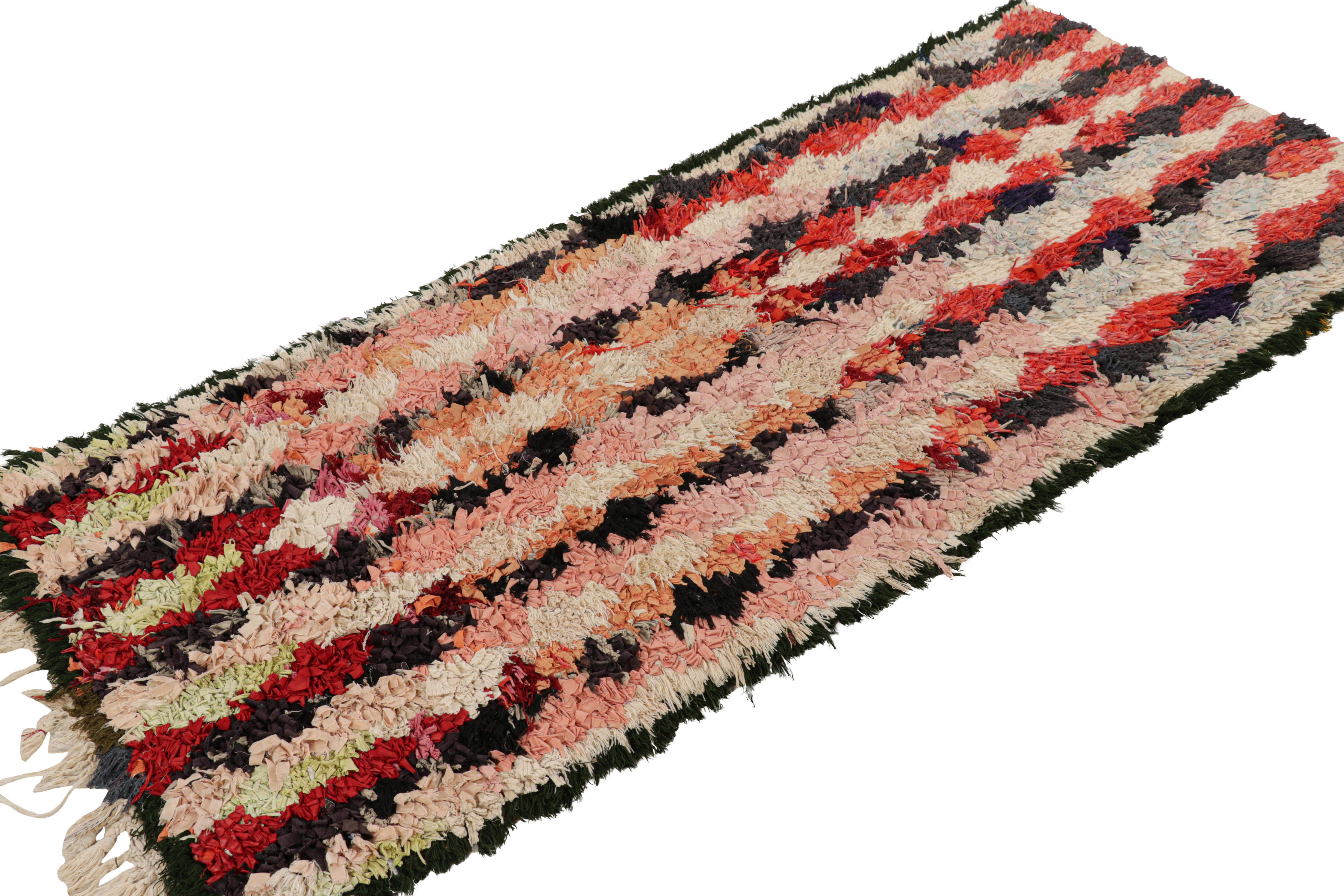 Alfombra marroquí vintage con motivos geométricos policromados, de Rug & Kilim en Bueno estado para la venta en Long Island City, NY