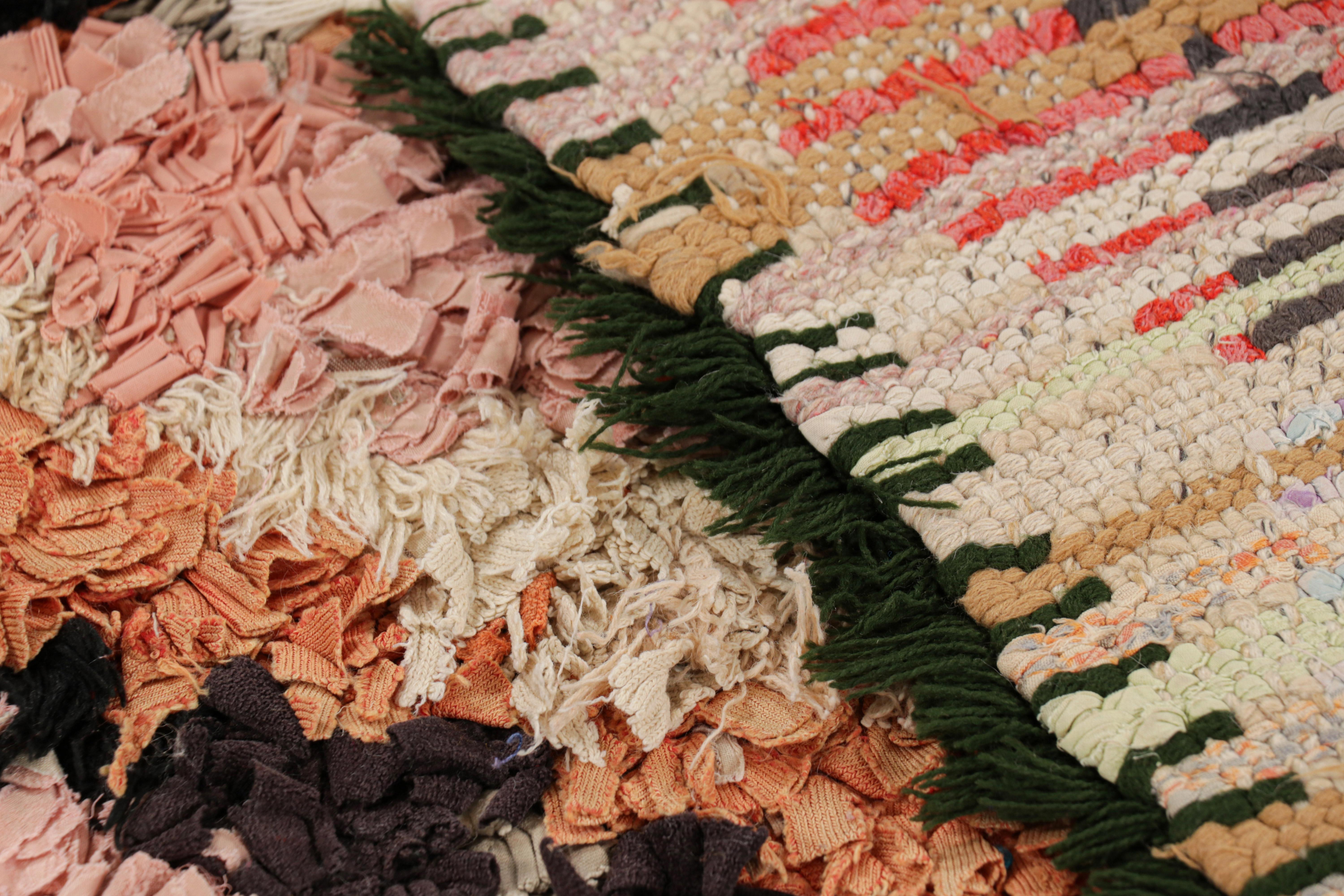 Alfombra marroquí vintage con motivos geométricos policromados, de Rug & Kilim Lana en venta