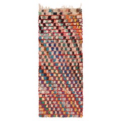 Marokkanischer Vintage-Läufer mit polychromen geometrischen Mustern, von Rug & Kilim