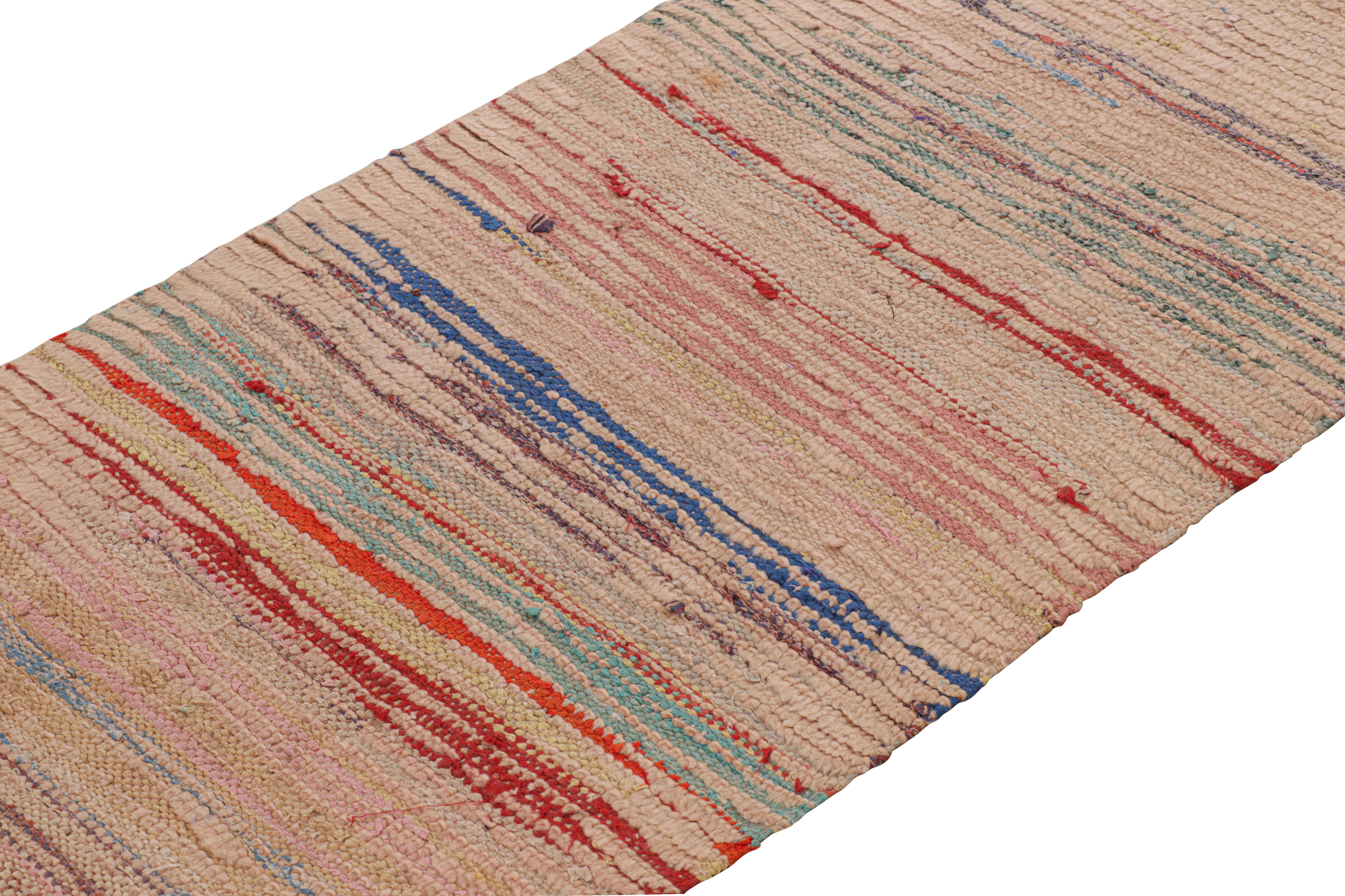 Anudada a mano en lana y originaria de Marruecos hacia 1950-1960, esta alfombra marroquí vintage de 2x10 es una pieza extremadamente rara como pocas de su procedencia. 

Sobre el diseño: 

Los admiradores de la artesanía se darán cuenta de que esta