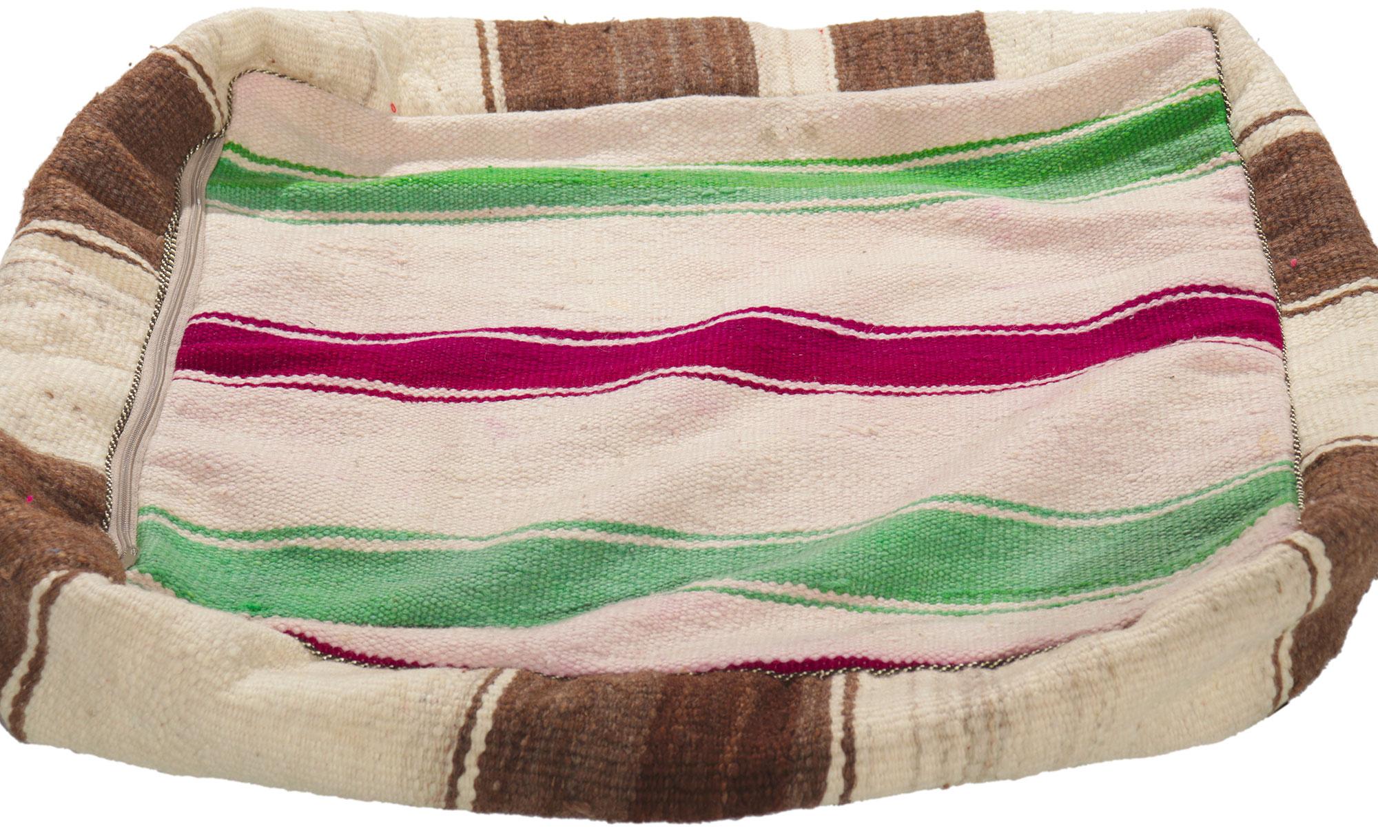 Marokkanischer gestreifter Vintage-Kelim-Pouf-Ottoman aus Kelim (Stammeskunst) im Angebot