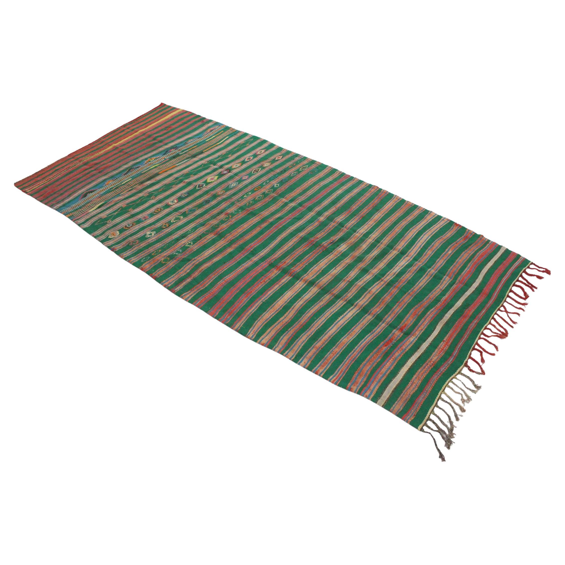 Marokkanischer gestreifter Kelim-Teppich im Vintage-Stil - Grün/Rosa/rot - 5.1x10.2feet / 157x312cm im Angebot