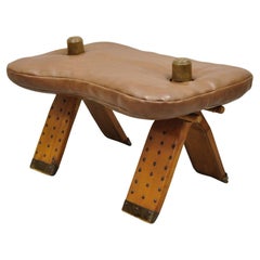 Tabouret ottoman vintage en bois de camel et vinyle marron de style marocain