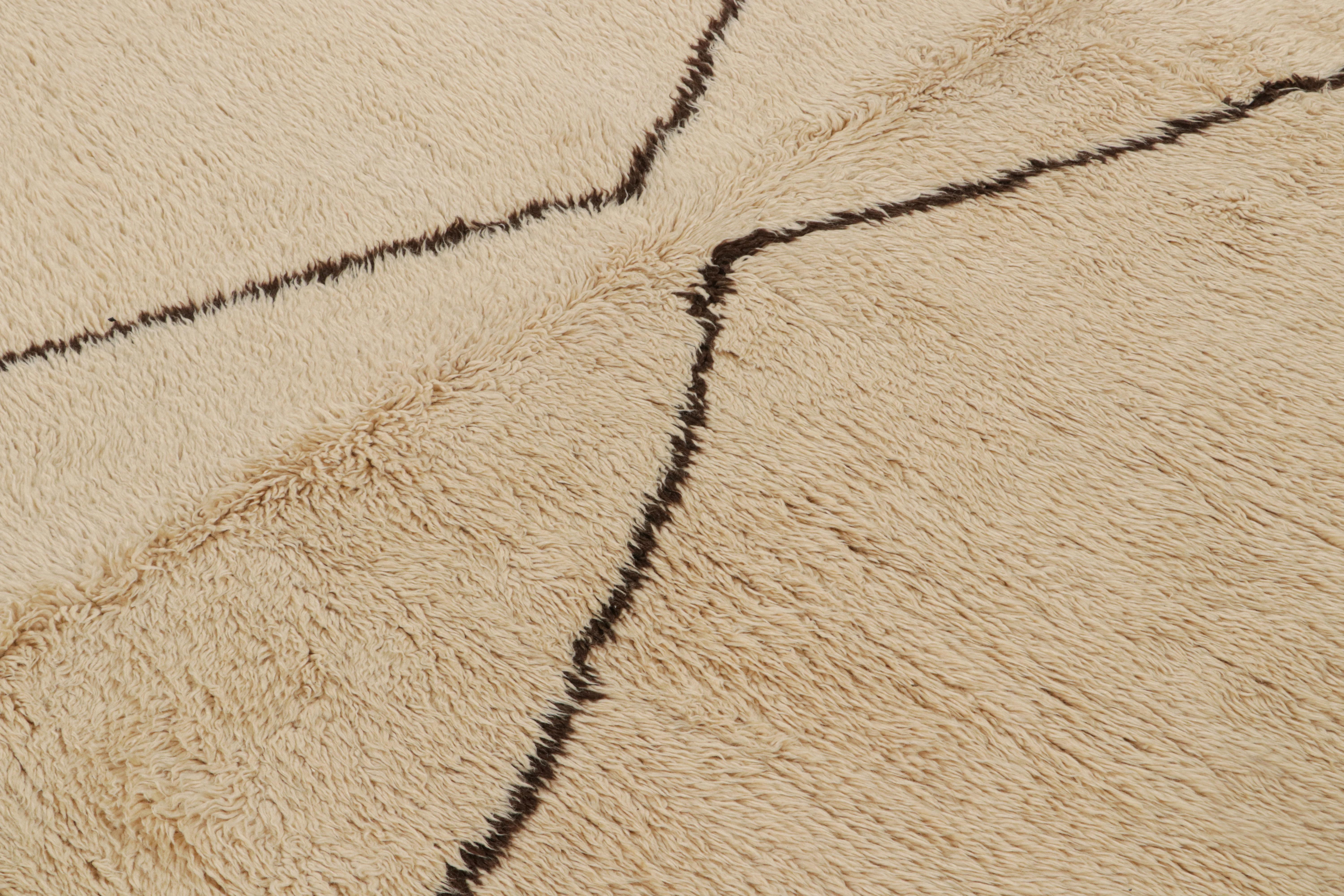 Geometrischer Läufer im marokkanischen Vintage-Stil in Beige, von Rug & Kilim (Handgeknüpft) im Angebot