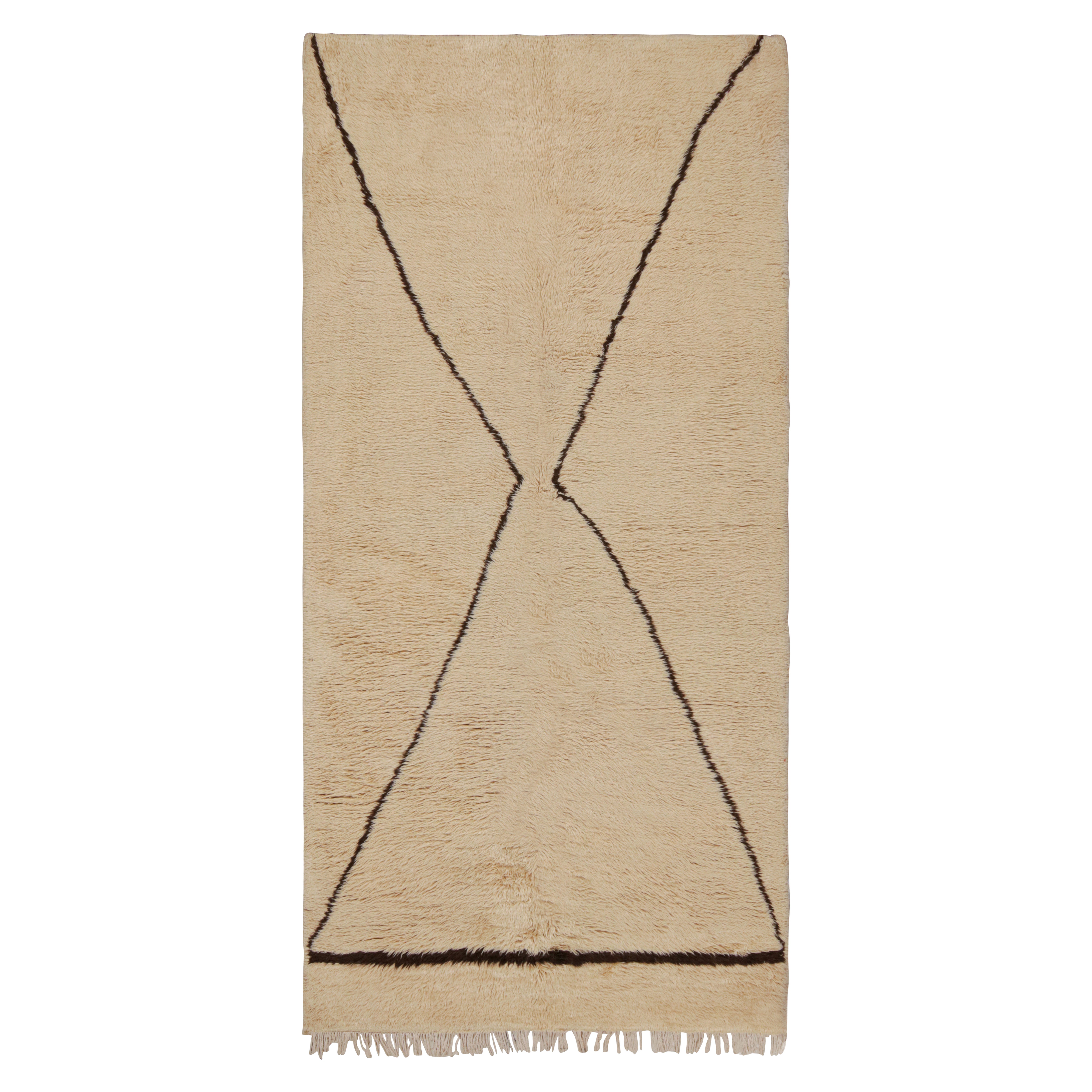 Geometrischer Läufer im marokkanischen Vintage-Stil in Beige, von Rug & Kilim im Angebot