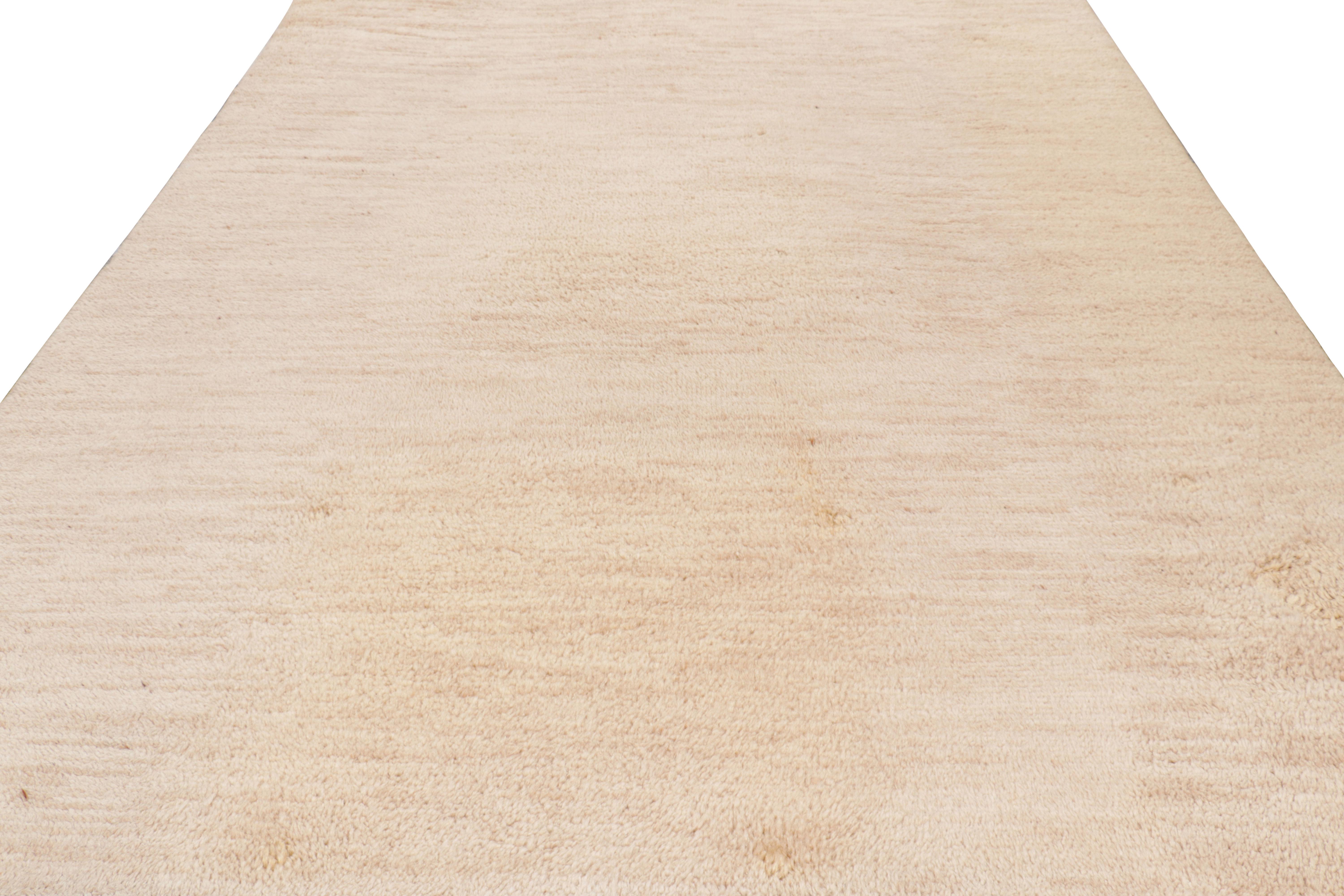 Vintage Moroccan Style Rug in Beige and Cream Tones - Rug & Kilim In Good Condition For Sale In Long Island City, NY