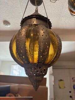 Suspension vintage de style marocain en laiton argenté avec panneau de verre