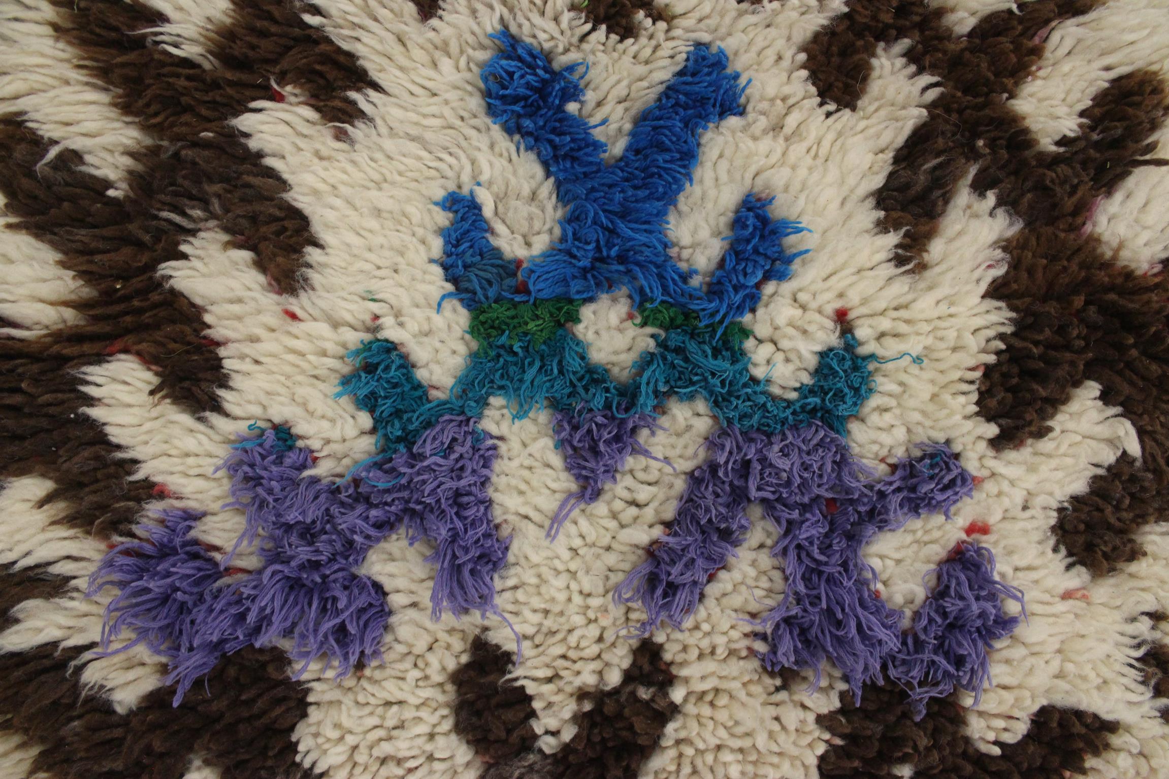 Vintage Moroccan Talsint rug - Beige/brown/blue - 3x6feet / 92x183cm For Sale 4