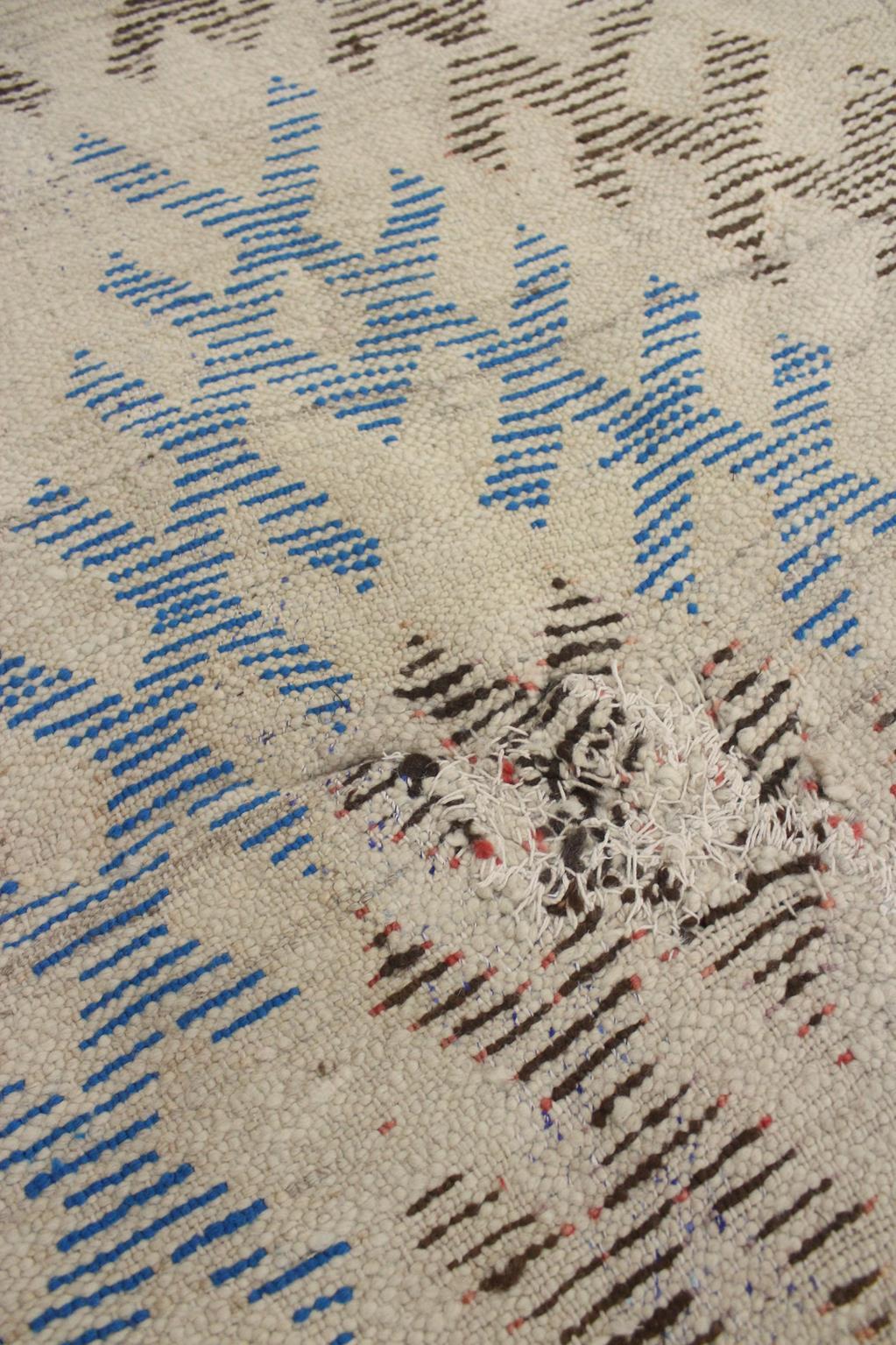 Vintage Moroccan Talsint rug - Beige/brown/blue - 3x6feet / 92x183cm For Sale 5