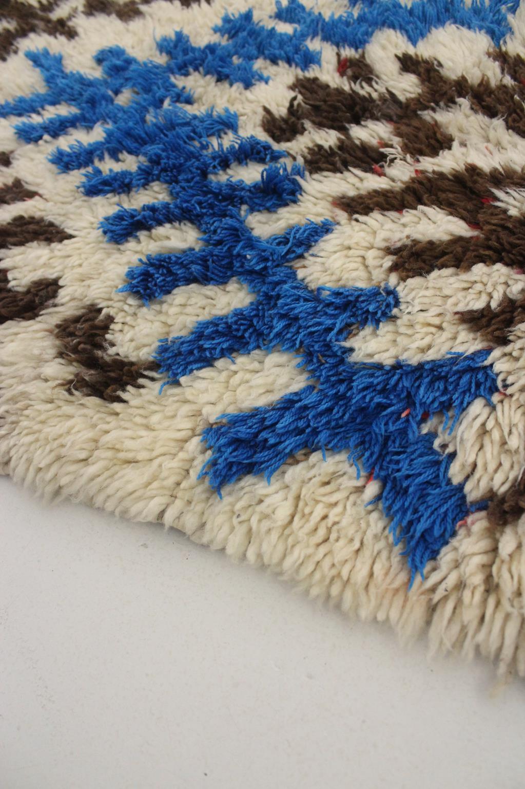 Vintage Moroccan Talsint rug - Beige/brown/blue - 3x6feet / 92x183cm For Sale 3