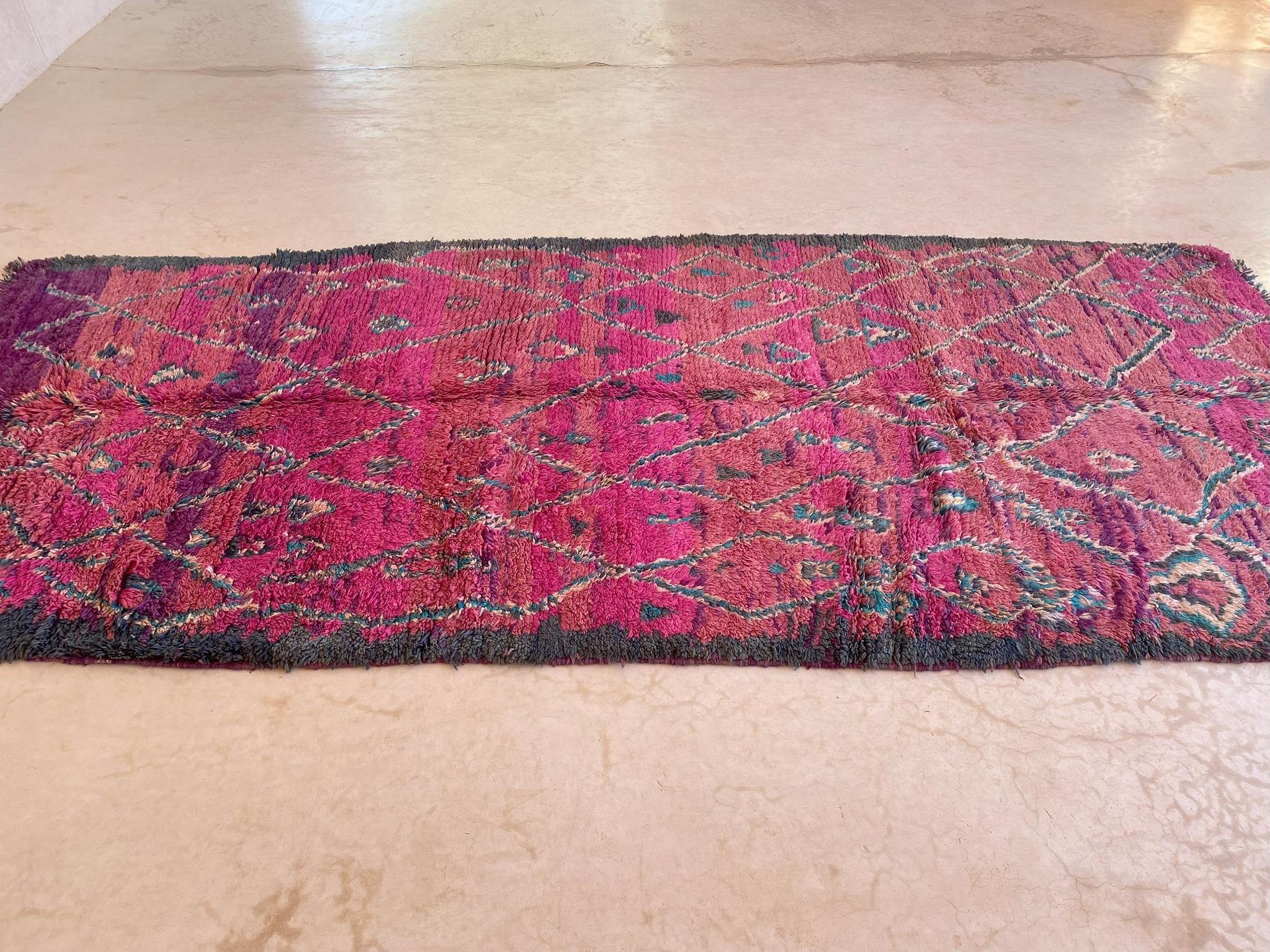 Vintage Moroccan Talsint rug - Fuchsia/purple - 5.4-5.9x13.1feet / 165-180x400cm In Good Condition For Sale In Marrakech, MA