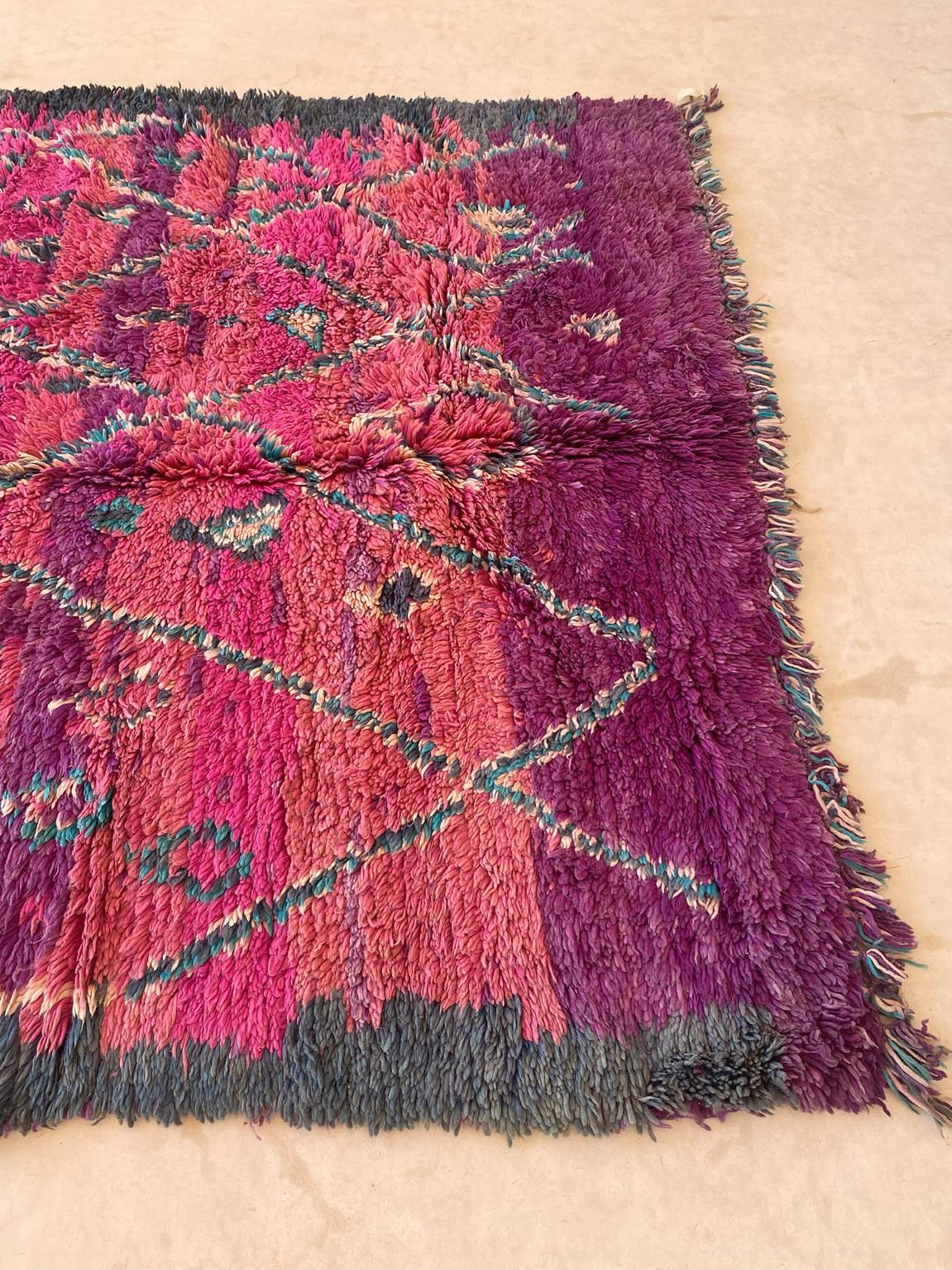 Wool Vintage Moroccan Talsint rug - Fuchsia/purple - 5.4-5.9x13.1feet / 165-180x400cm For Sale