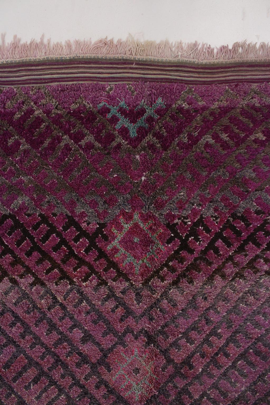 Laine Tapis Talsint marocain vintage - violet - 6,5 x 14,5 pieds / 200 x442 cm en vente