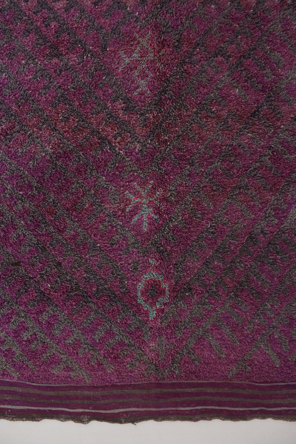 Tapis Talsint marocain vintage - violet - 6,5 x 14,5 pieds / 200 x442 cm en vente 1