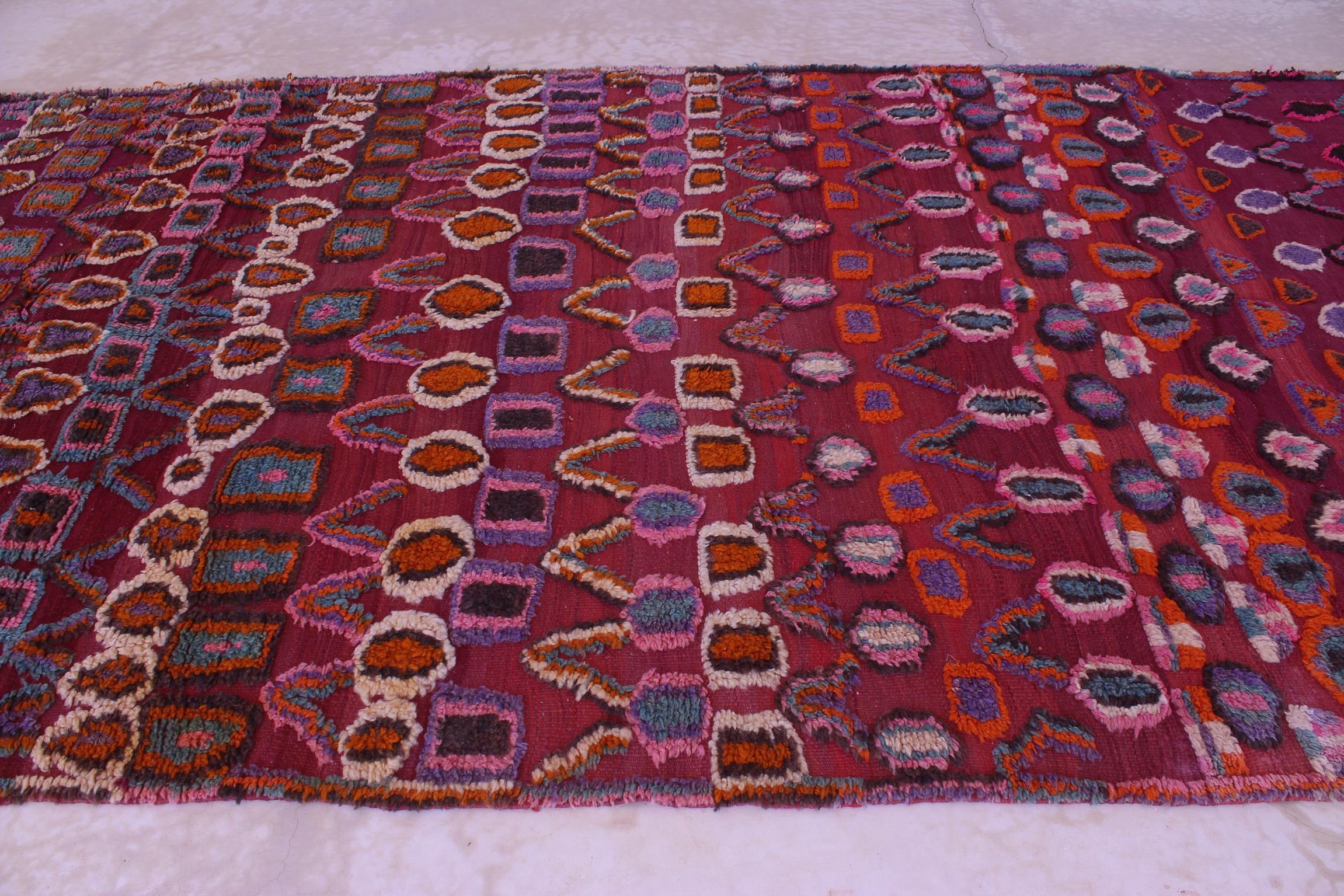 Vintage Moroccan Talsint rug - Wine purple - 6.2x15feet / 189x457cm In Good Condition For Sale In Marrakech, MA