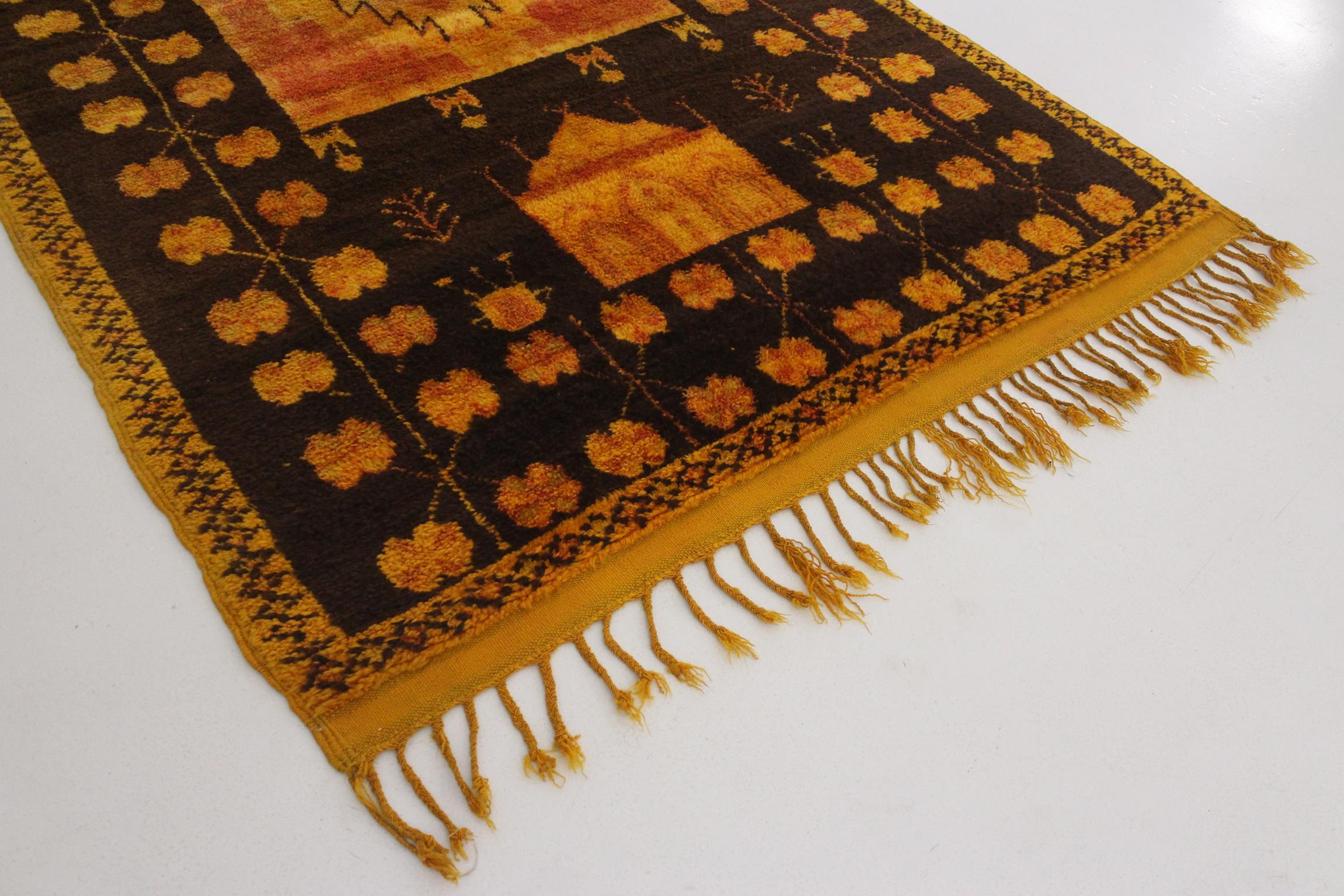 Vintage Moroccan Taznakht rug - Black/orange/yellow - 4.5x7.2feet / 137x220cm For Sale 4