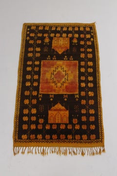 Vintage Moroccan Taznakht rug - Black/orange/yellow - 4.5x7.2feet / 137x220cm