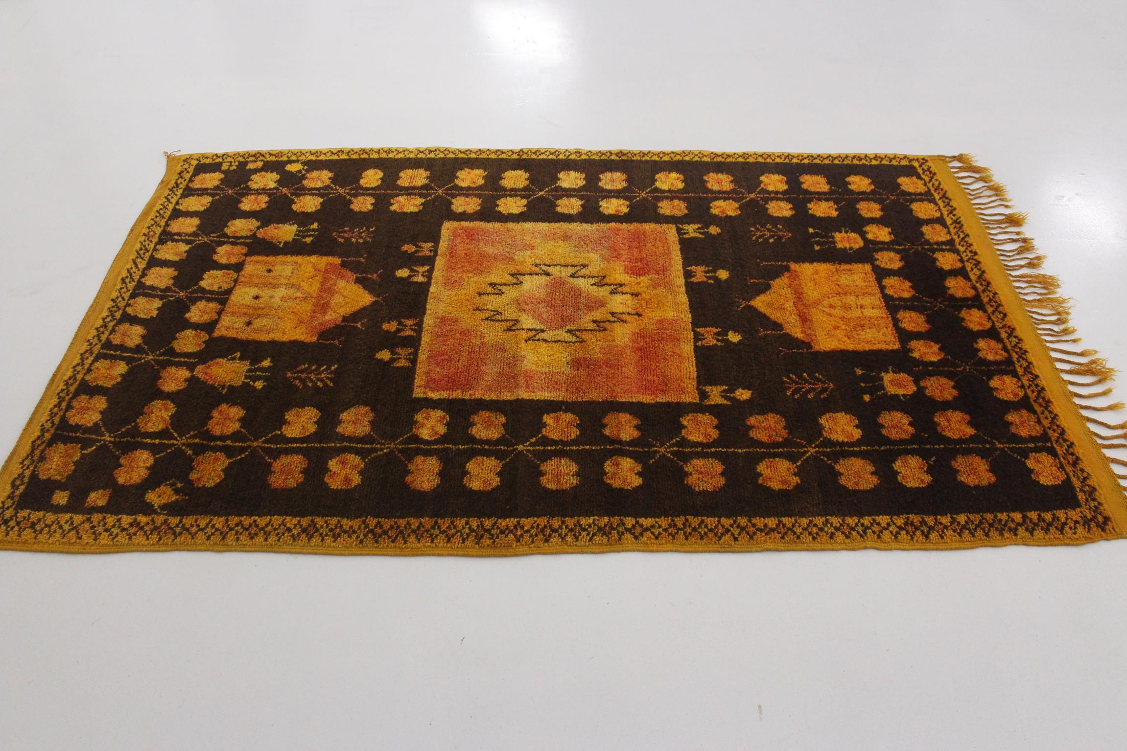 Hand-Woven Vintage Moroccan Taznakht rug - Black/orange/yellow - 4.5x7.2feet / 137x220cm For Sale